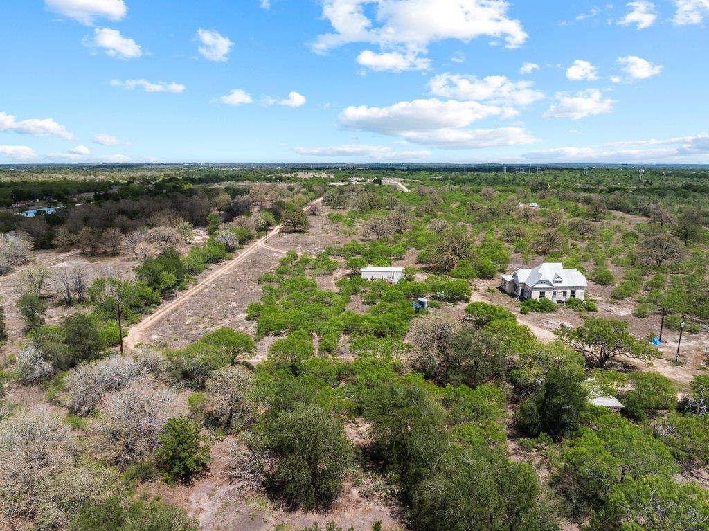 2124 Bugtussle Ln, Luling, TX 78648