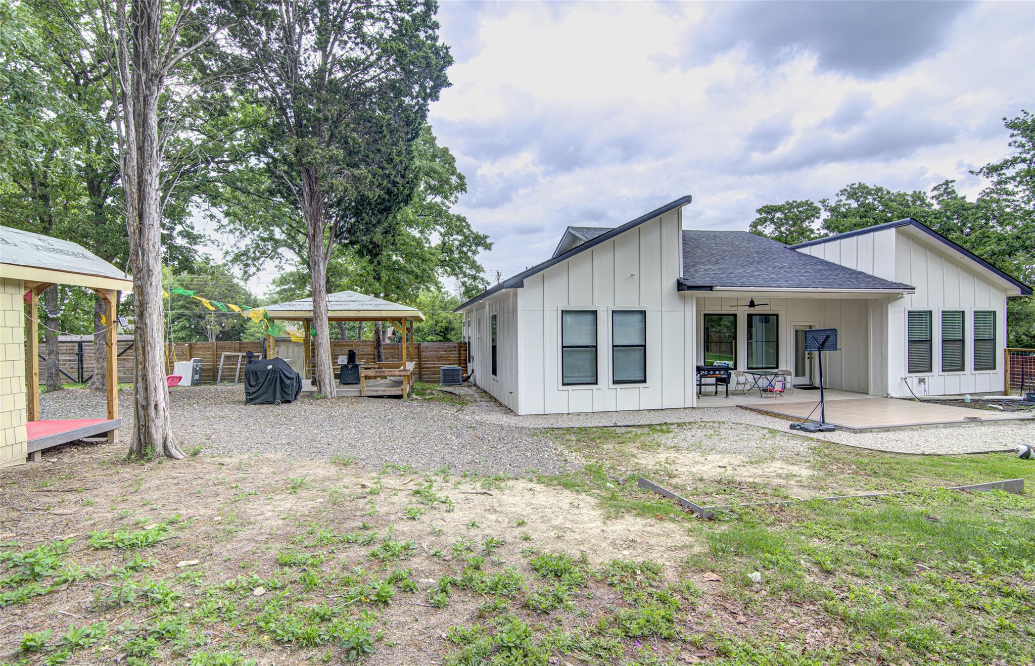 165 La Selva Dr, Elgin, TX 78621