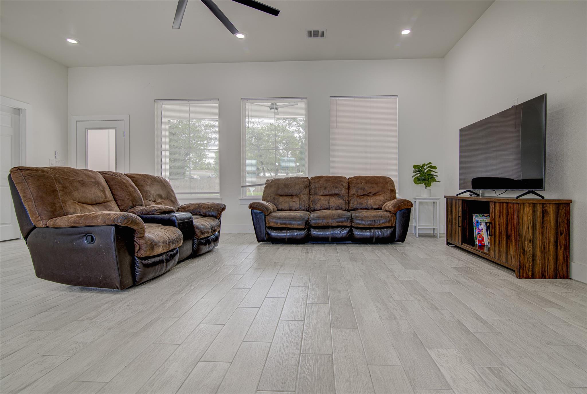 165 La Selva Dr, Elgin, TX 78621