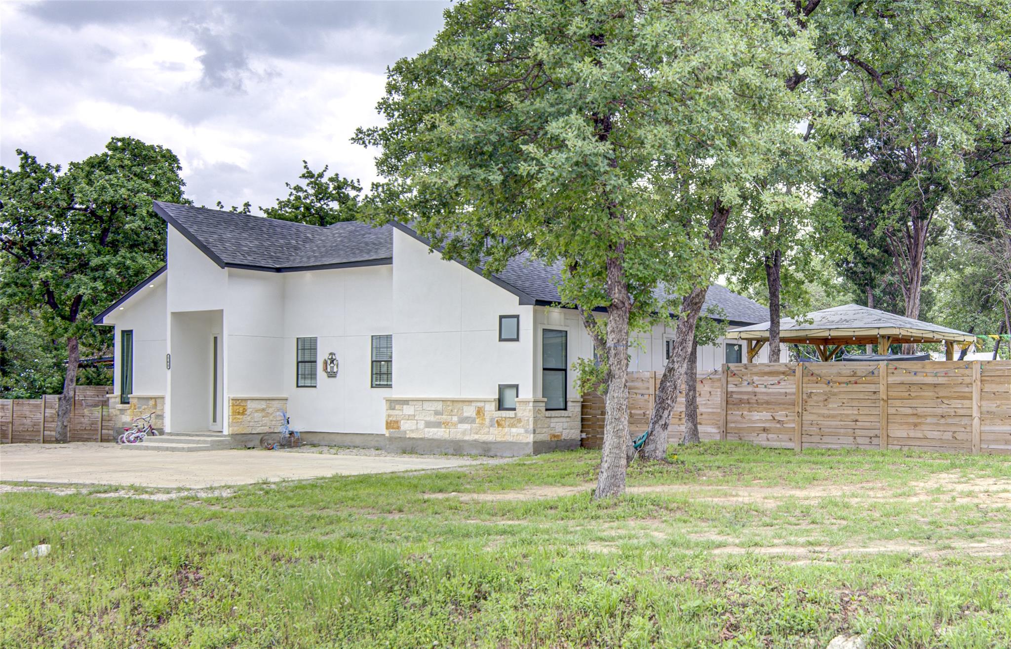 165 La Selva Dr, Elgin, TX 78621