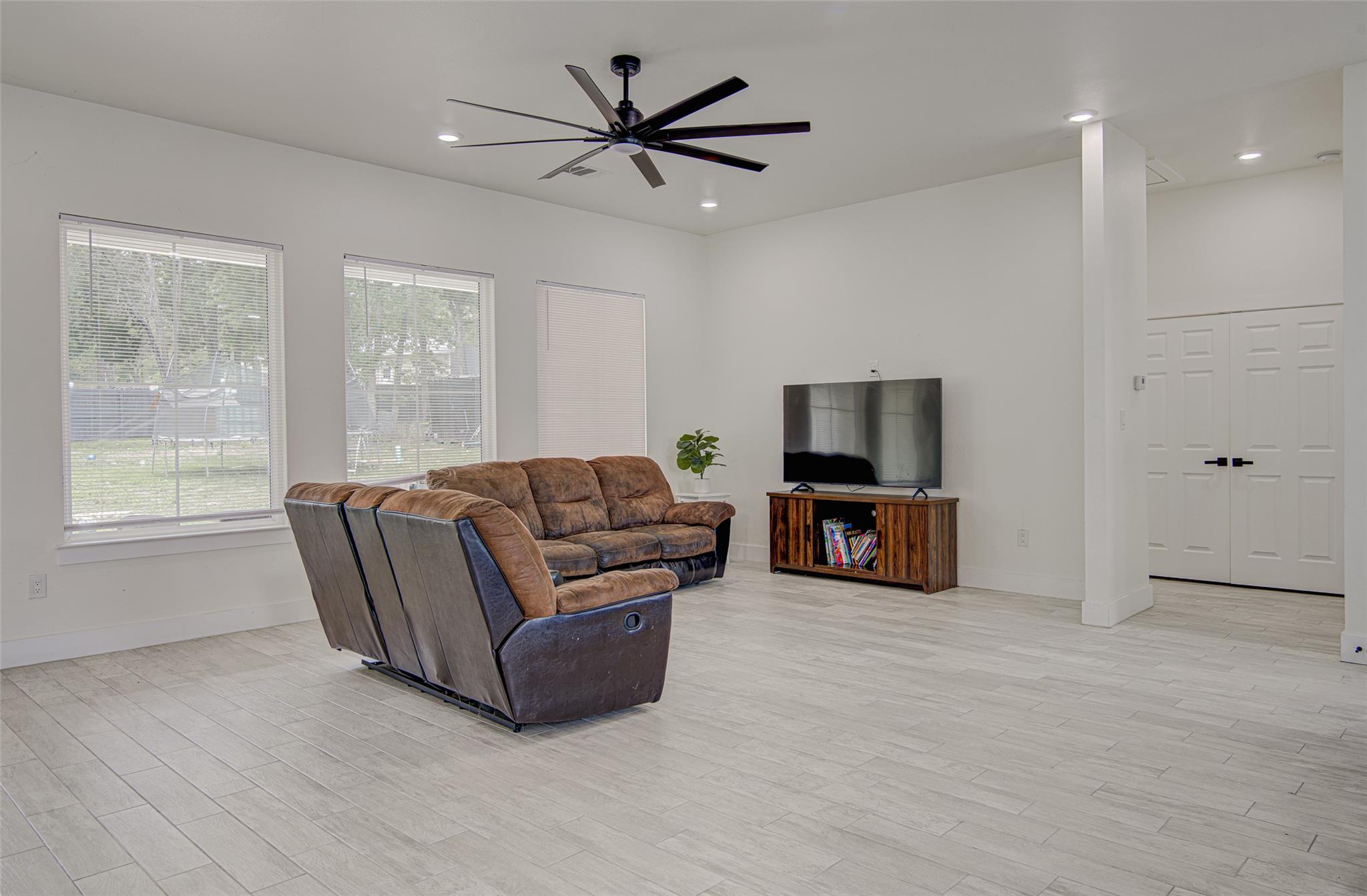 165 La Selva Dr, Elgin, TX 78621