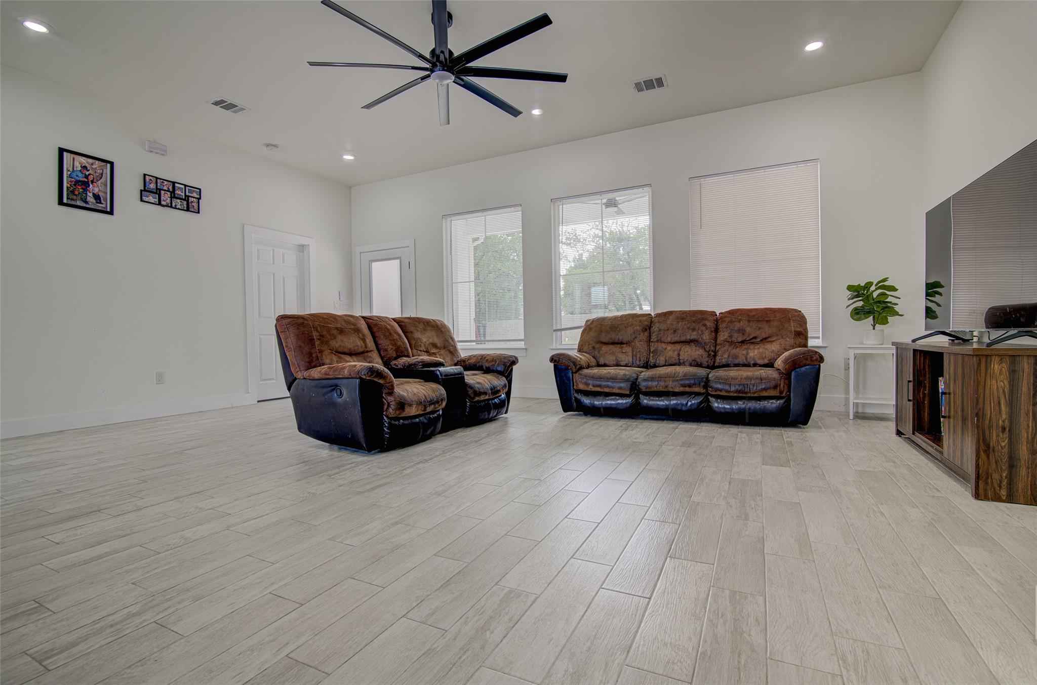 165 La Selva Dr, Elgin, TX 78621