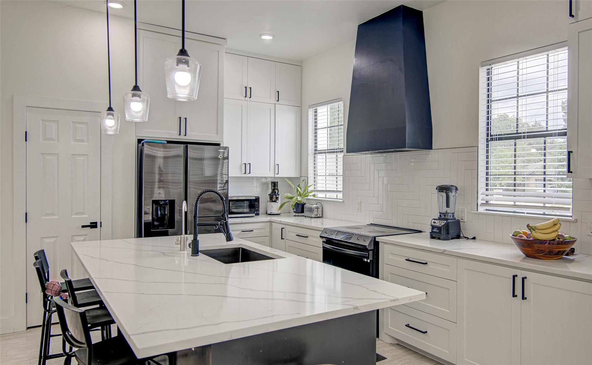 165 La Selva Dr, Elgin, TX 78621