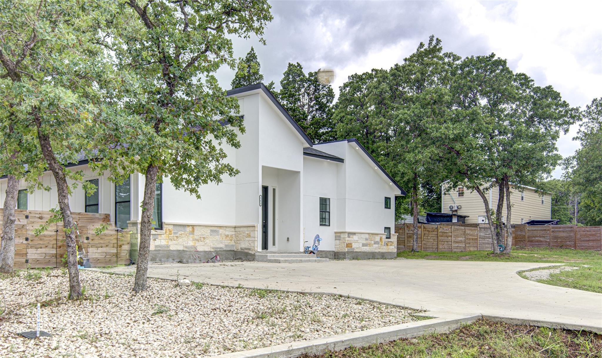 165 La Selva Dr, Elgin, TX 78621