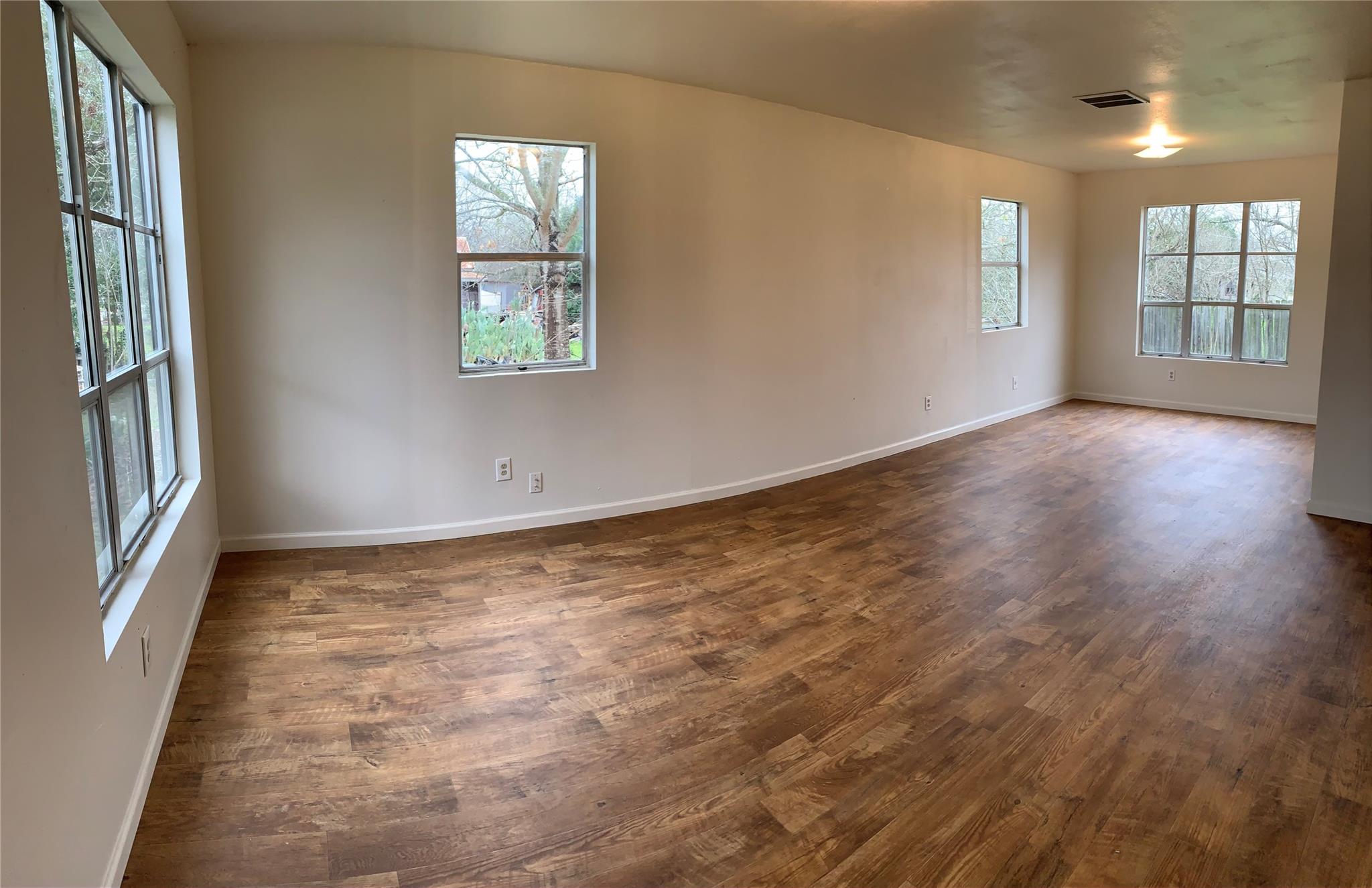 516 San Saba St, Lockhart, TX 78644