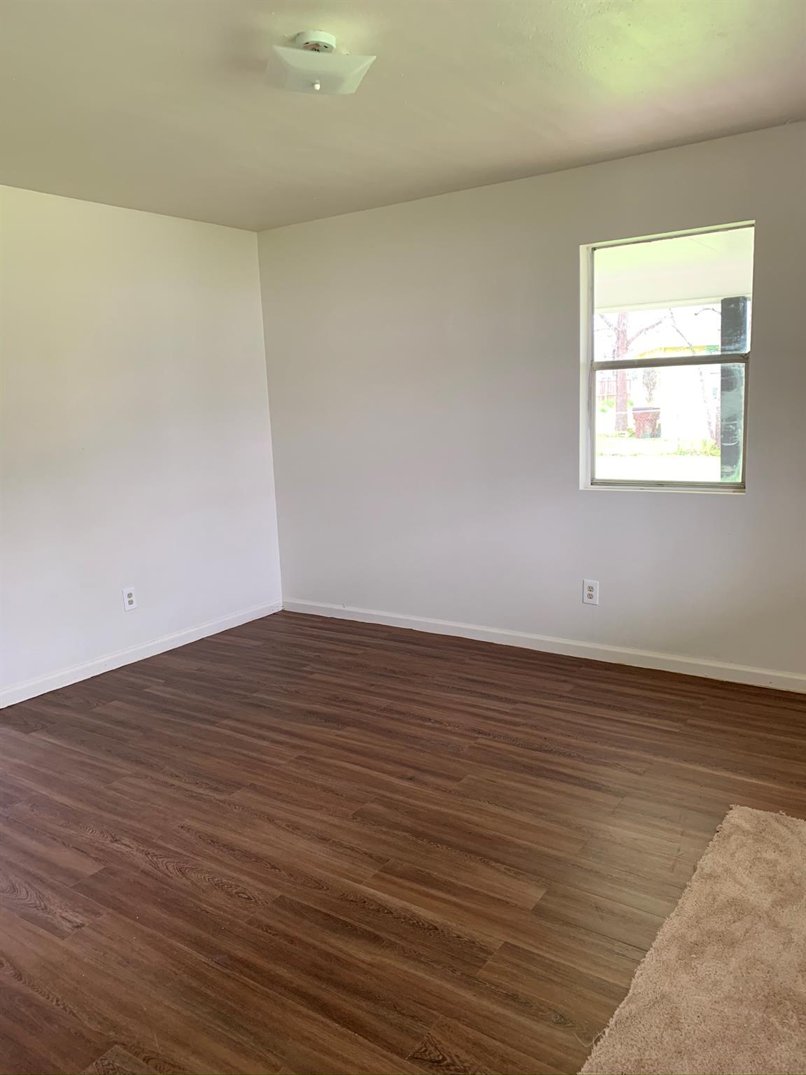 516 San Saba St, Lockhart, TX 78644