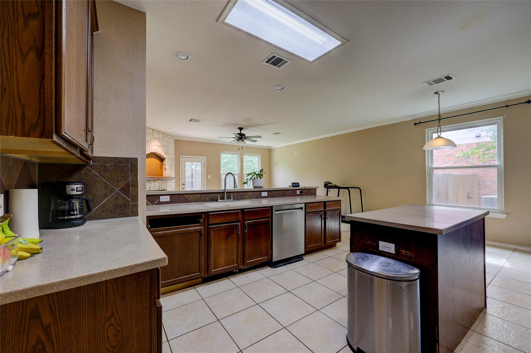 109 Floating Leaf Dr, Hutto, TX 78634