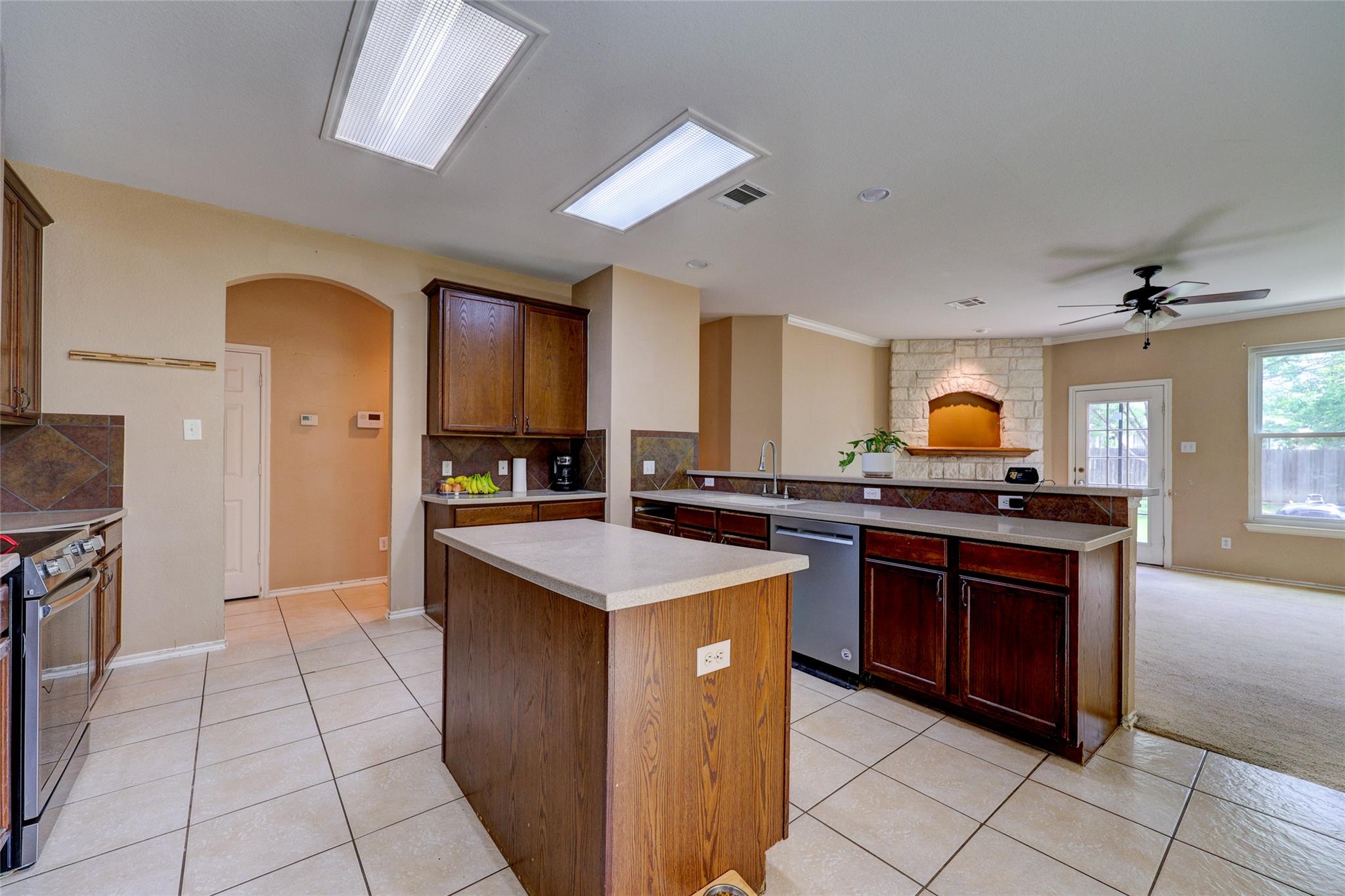 109 Floating Leaf Dr, Hutto, TX 78634