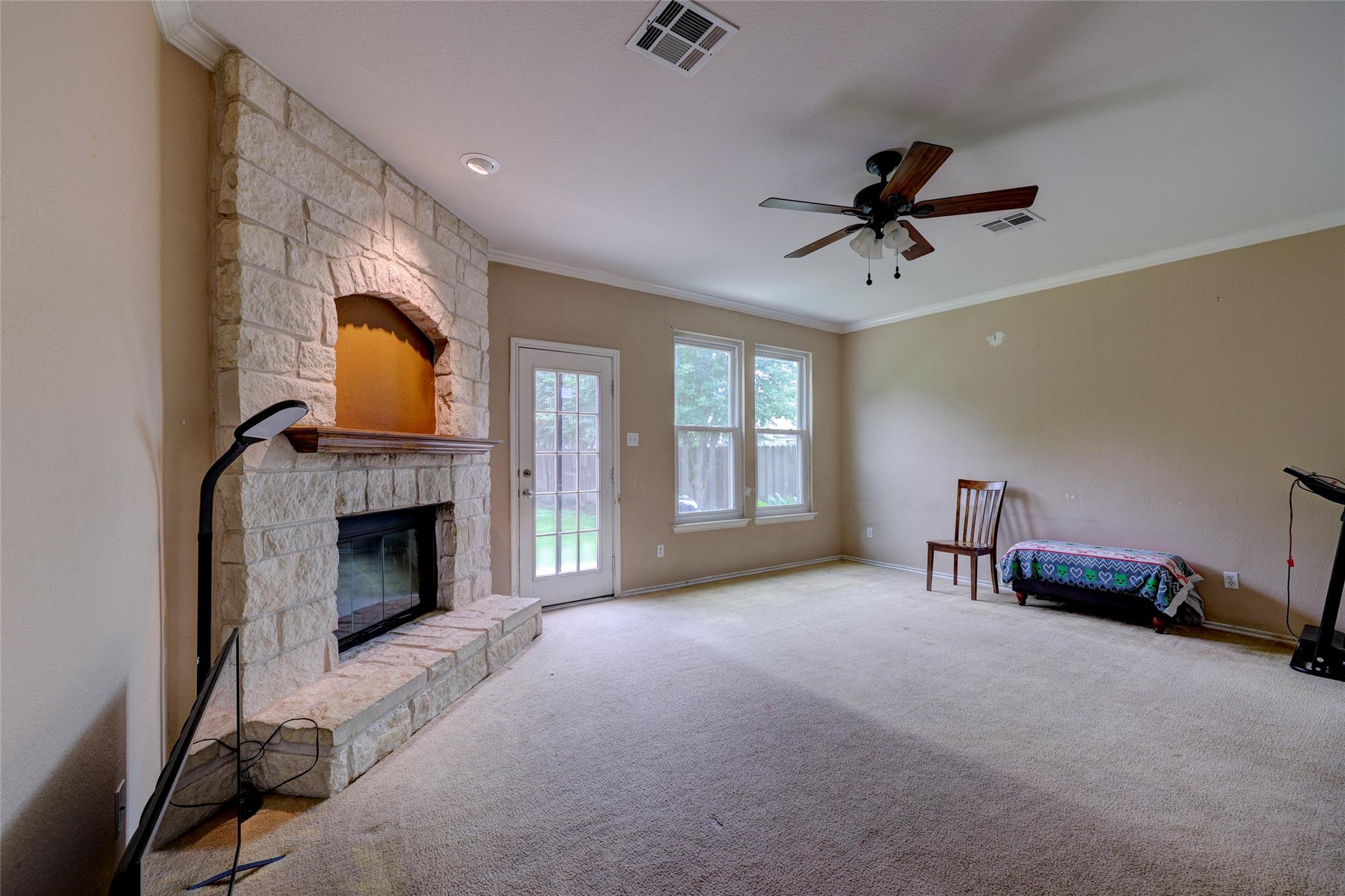 109 Floating Leaf Dr, Hutto, TX 78634