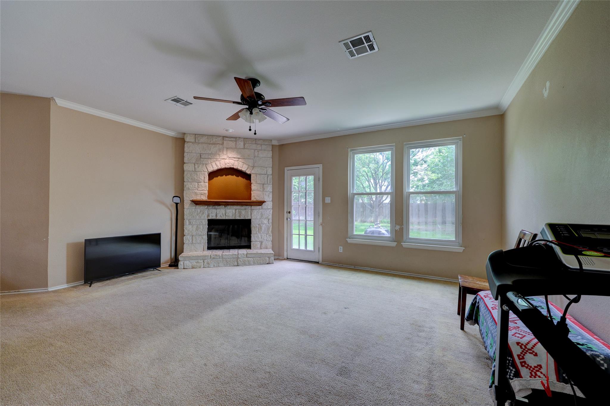 109 Floating Leaf Dr, Hutto, TX 78634