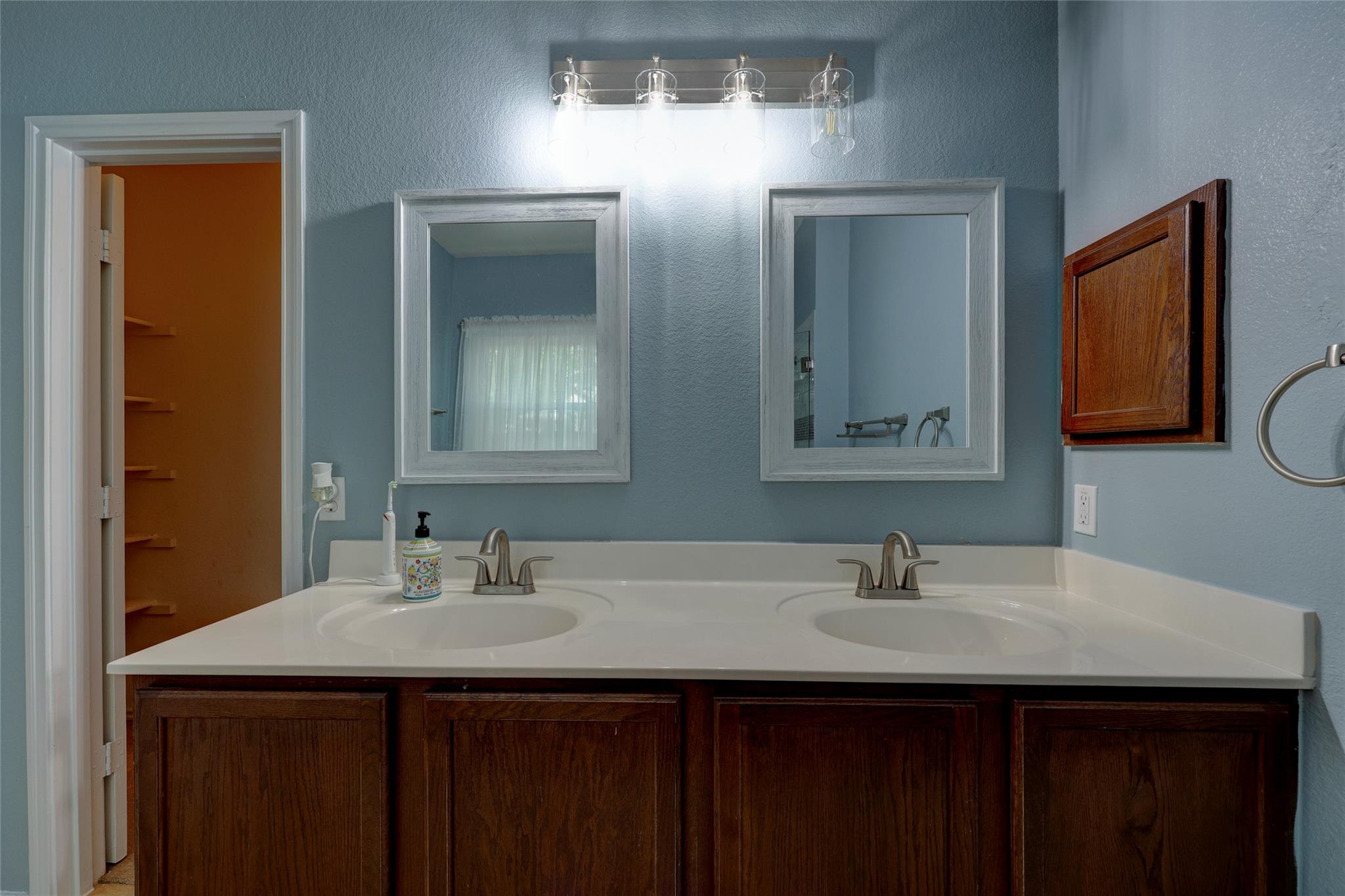 109 Floating Leaf Dr, Hutto, TX 78634