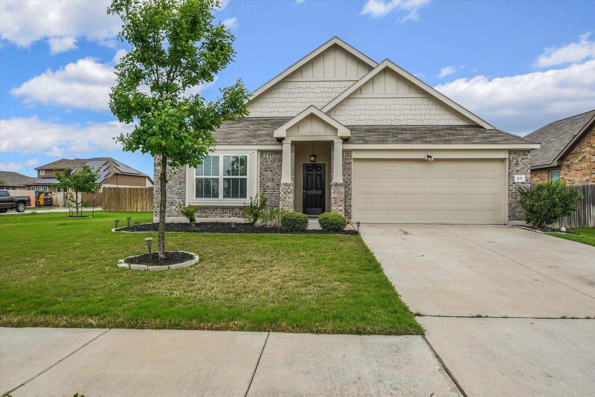 201 Pearland St, Hutto, TX 78634