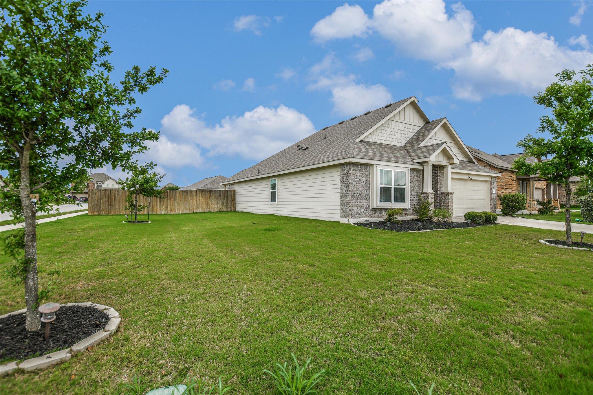 201 Pearland St, Hutto, TX 78634