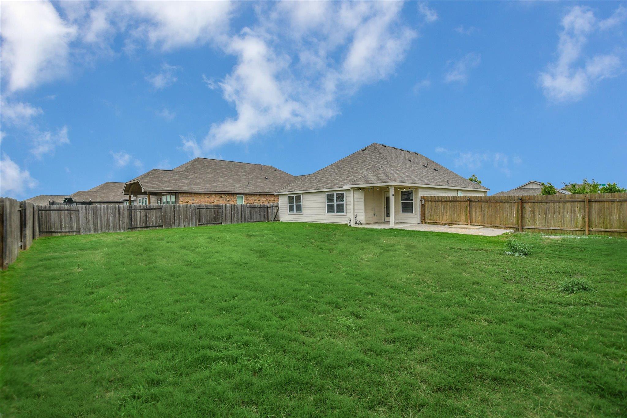 201 Pearland St, Hutto, TX 78634