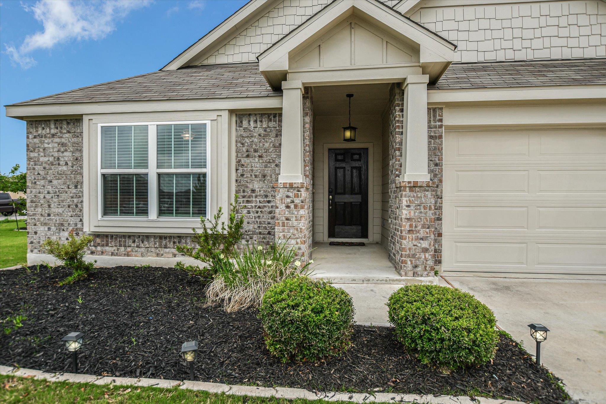 201 Pearland St, Hutto, TX 78634