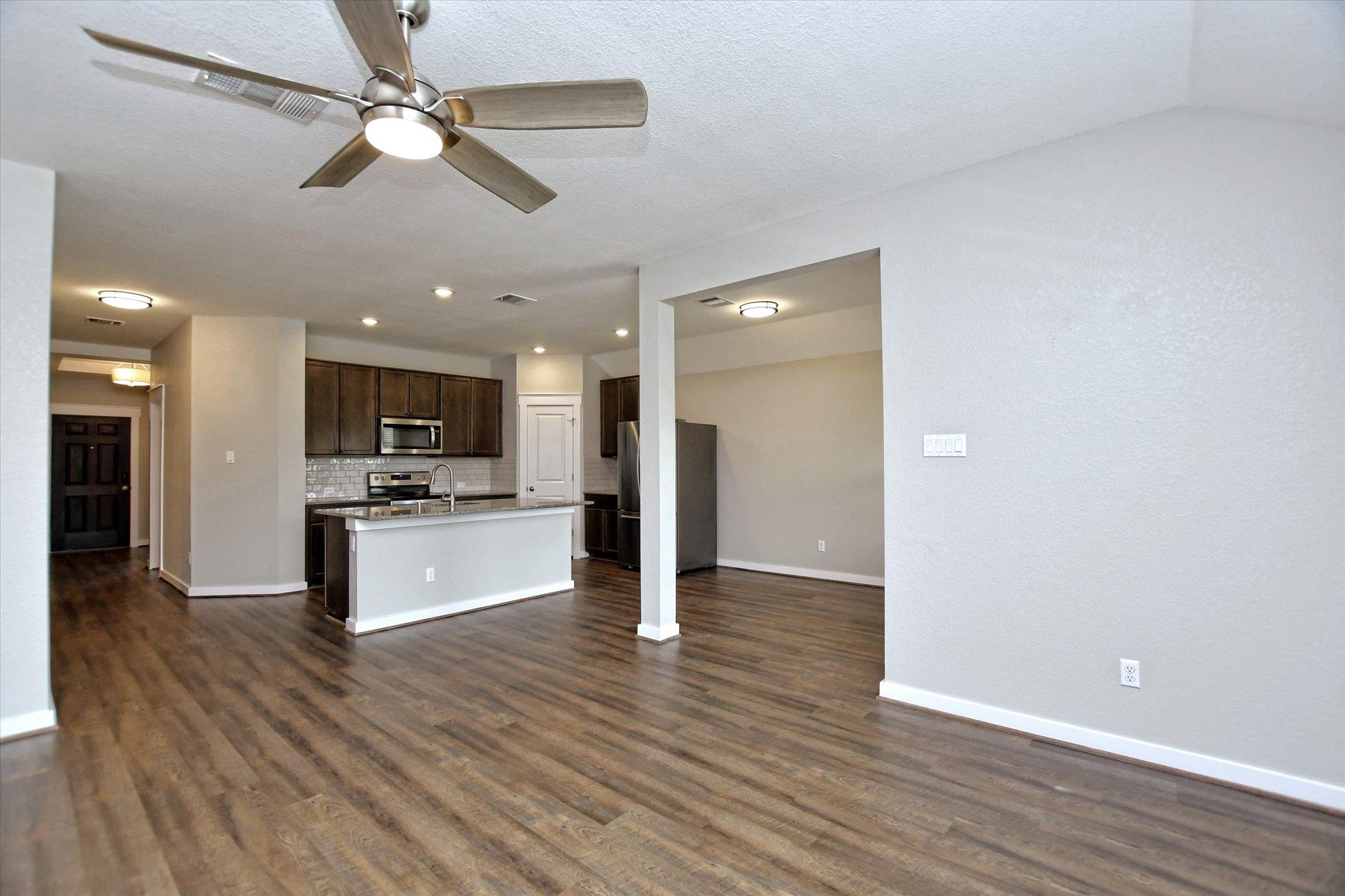 201 Pearland St, Hutto, TX 78634