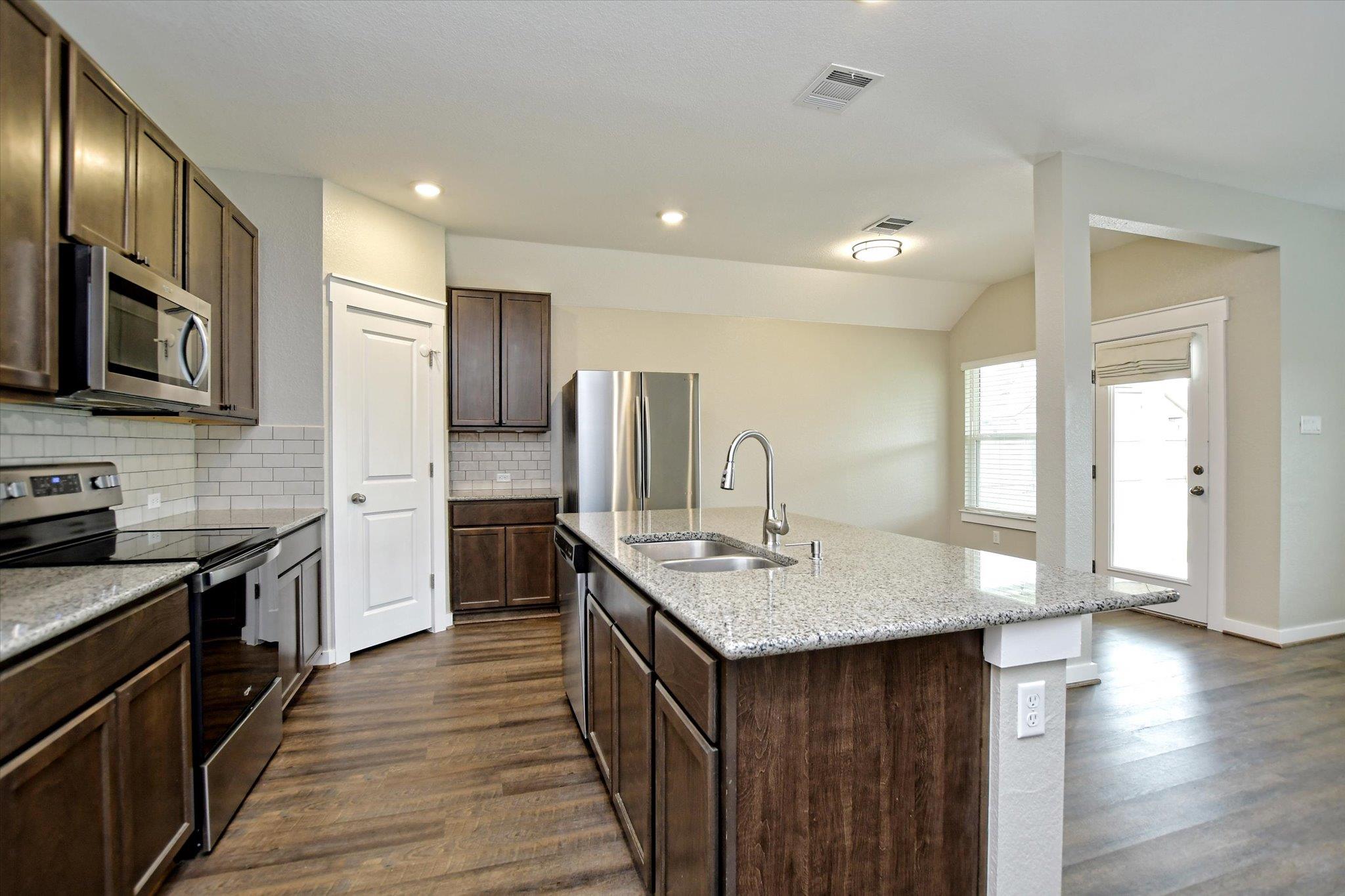 201 Pearland St, Hutto, TX 78634