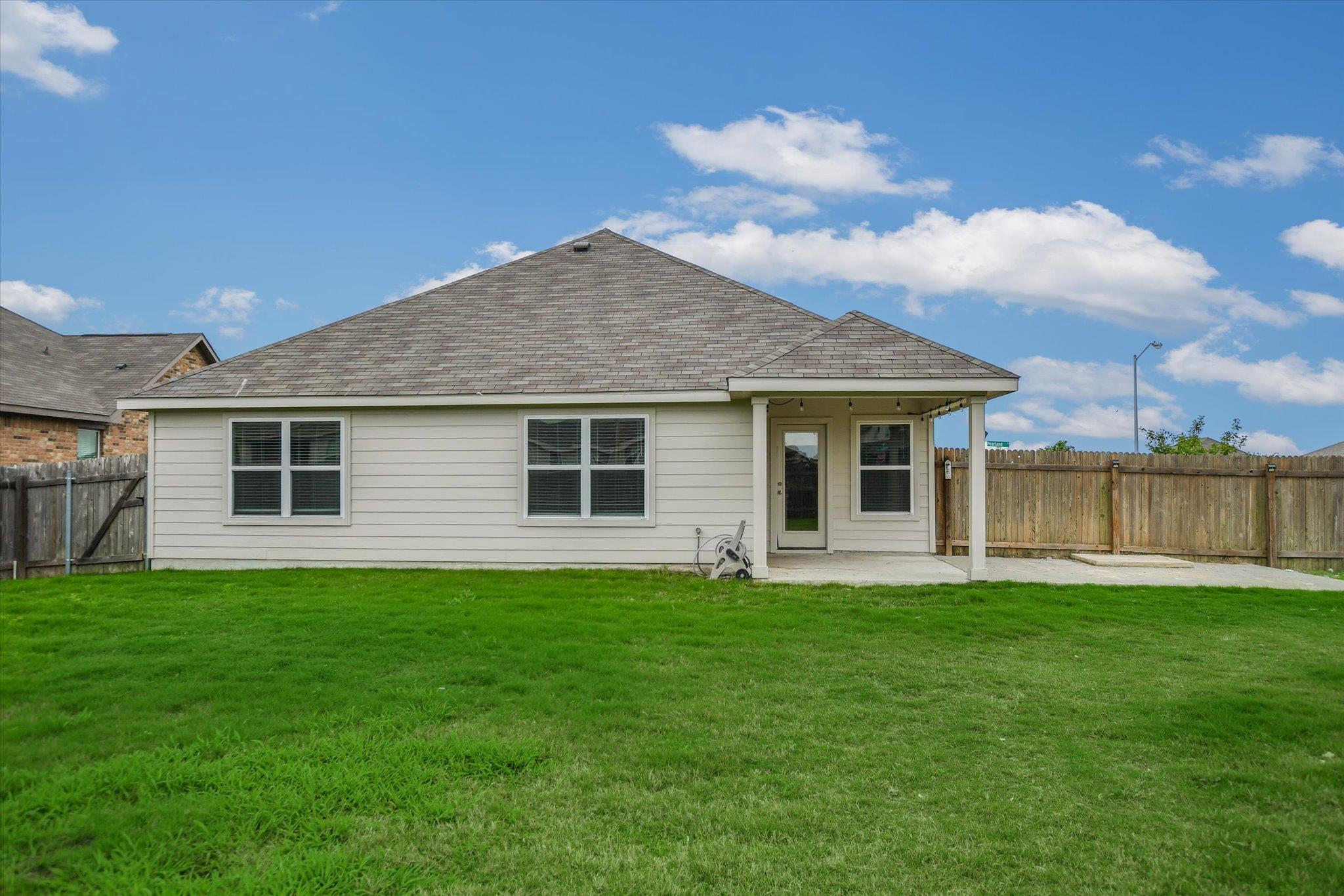 201 Pearland St, Hutto, TX 78634