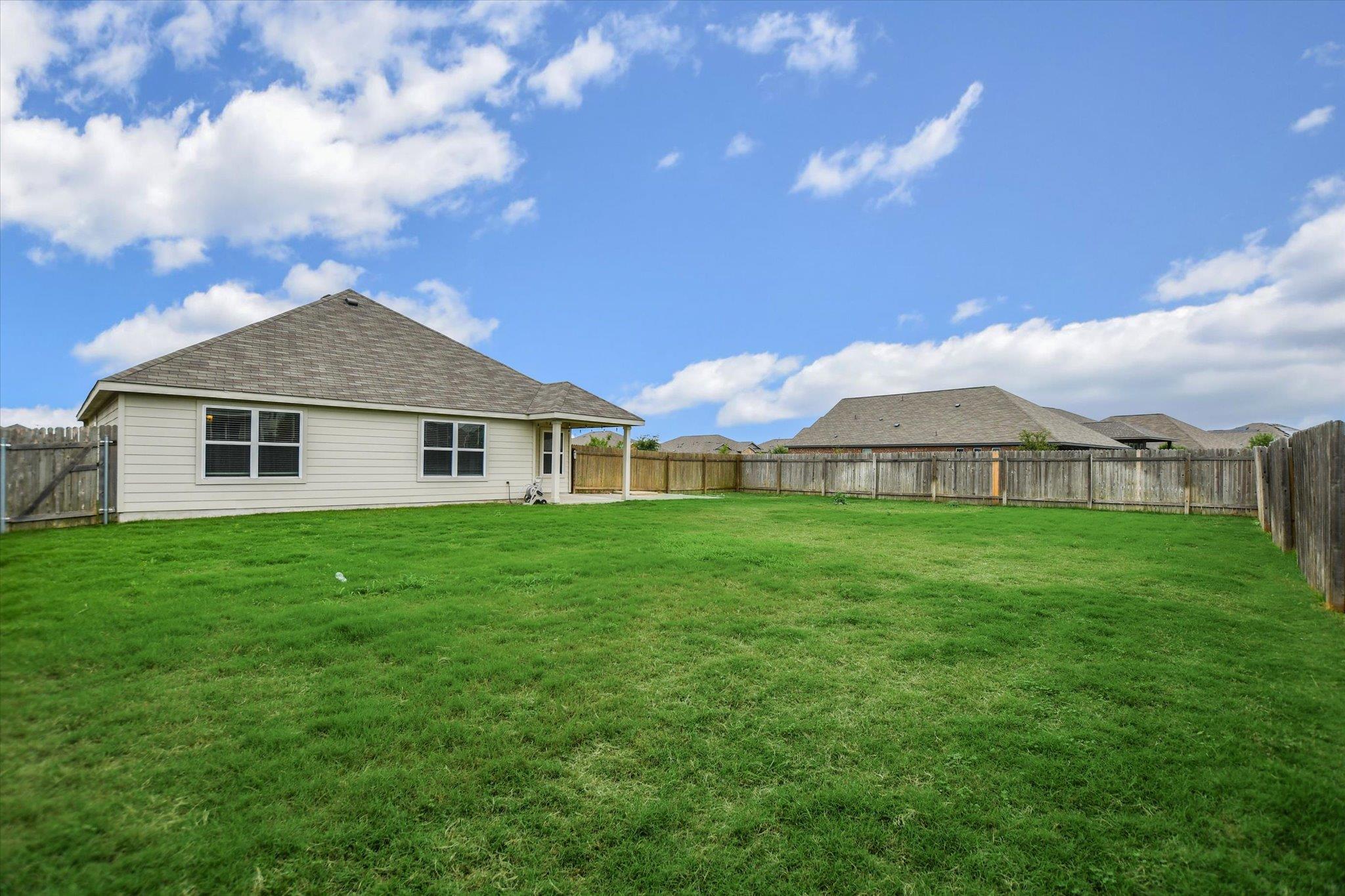 201 Pearland St, Hutto, TX 78634