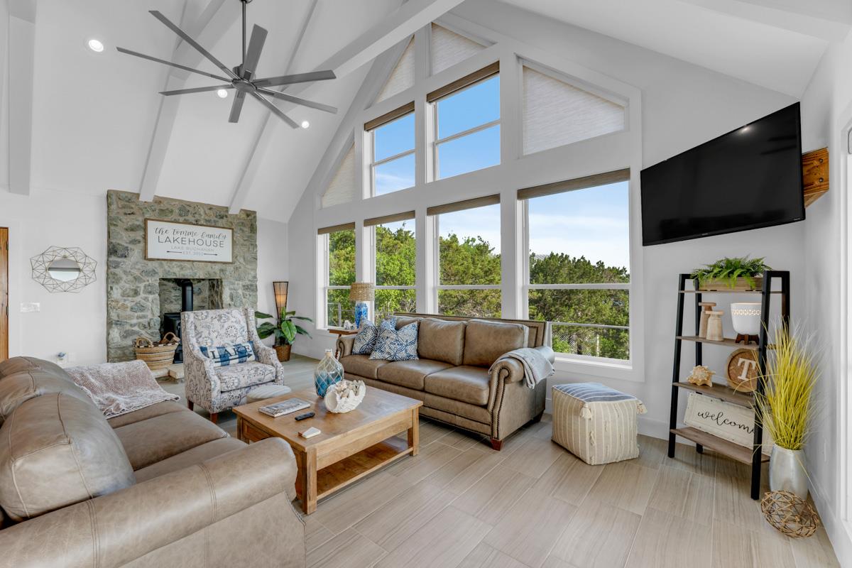 621 Waterway Ln, Burnet, TX 78611
