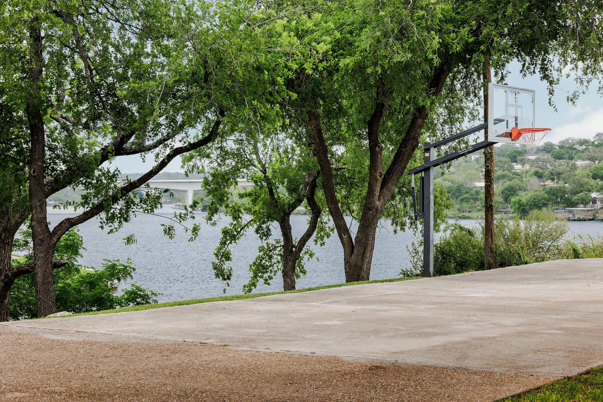 500 Lakeshore Dr, Marble Falls, TX 78654