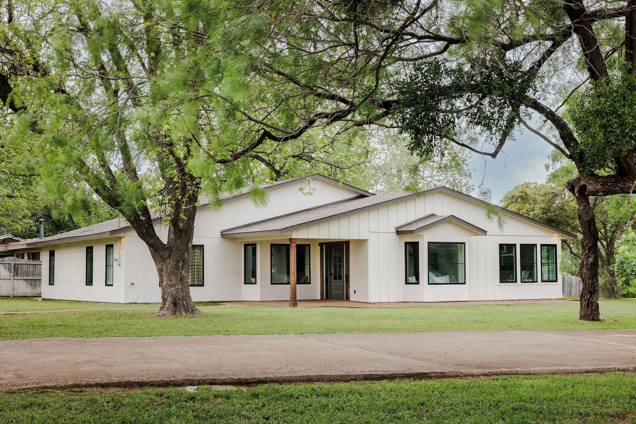 500 Lakeshore Dr, Marble Falls, TX 78654