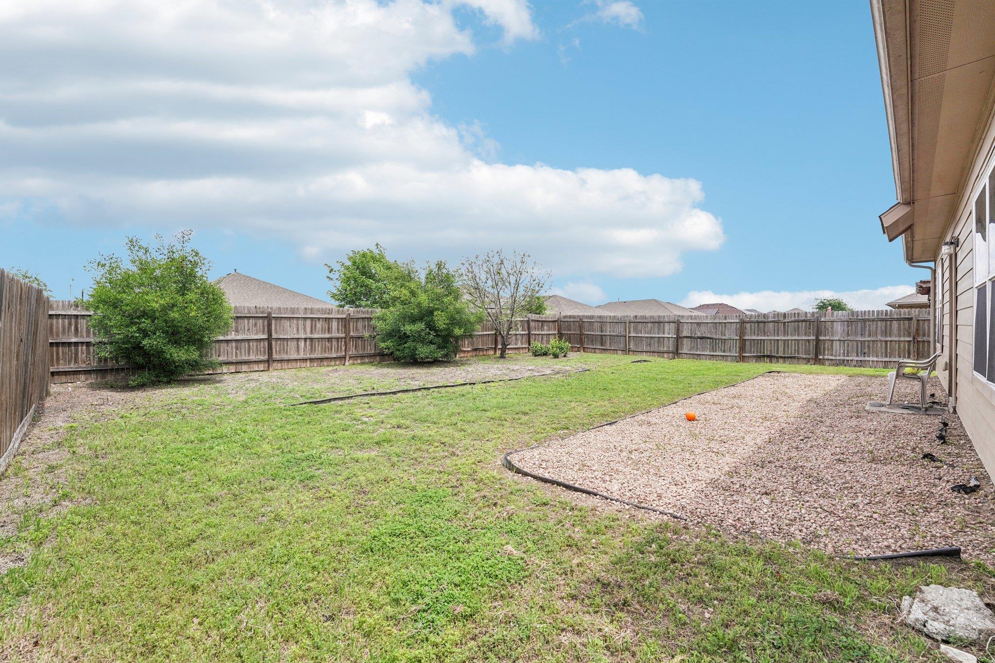 223 Camellia Dr, Hutto, TX 78634