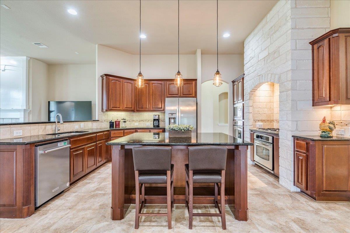 406 Ledge Stone Dr, Austin, TX 78737