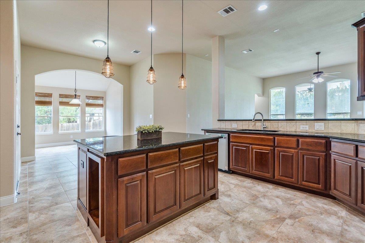 406 Ledge Stone Dr, Austin, TX 78737