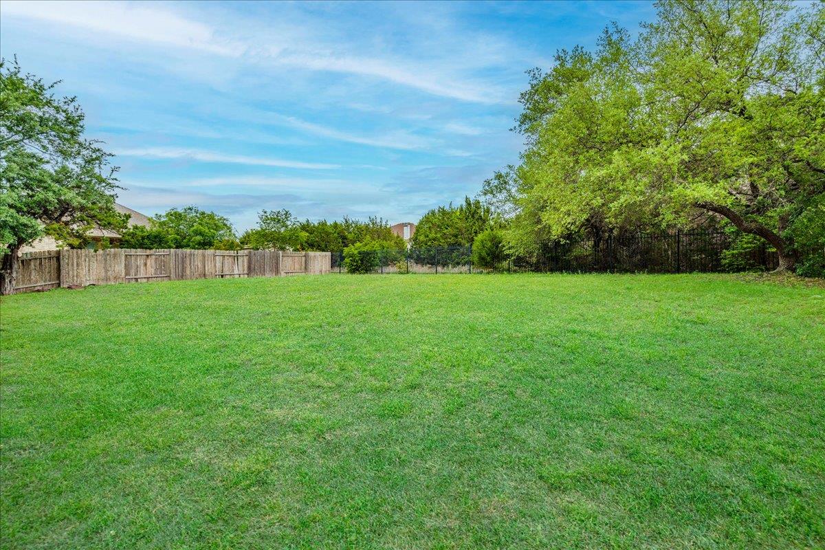 406 Ledge Stone Dr, Austin, TX 78737