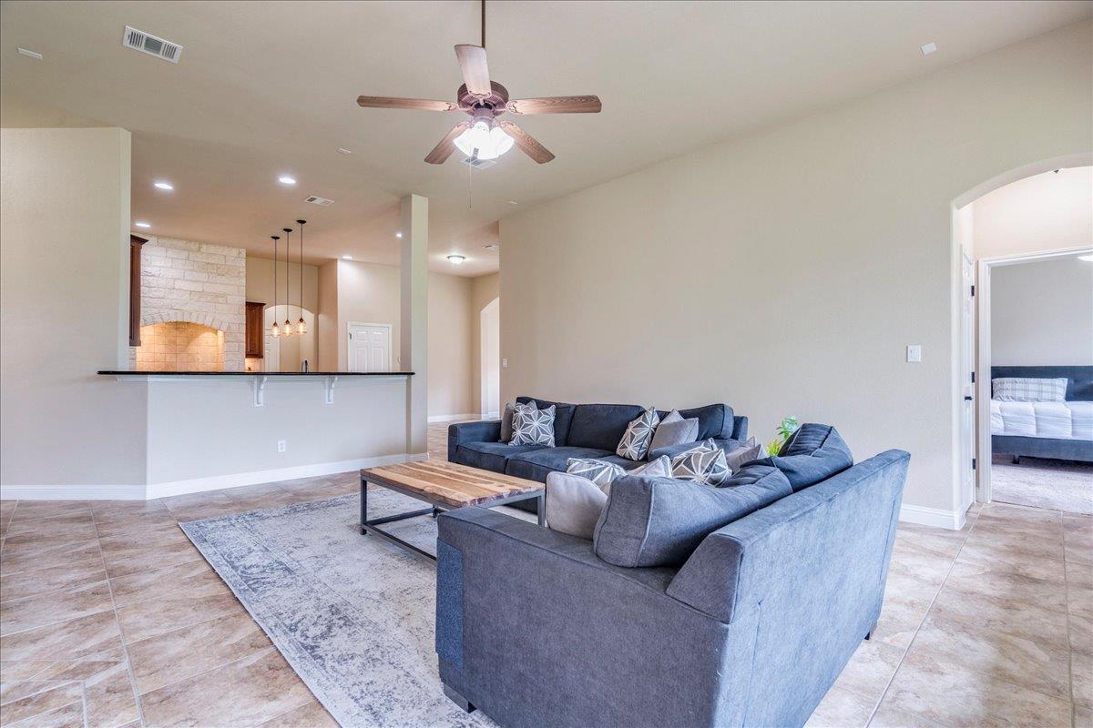 406 Ledge Stone Dr, Austin, TX 78737