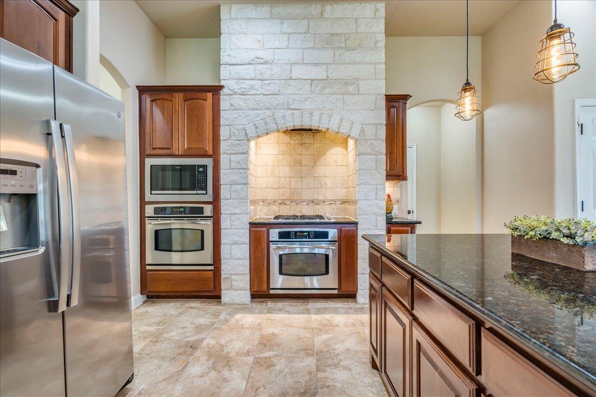 406 Ledge Stone Dr, Austin, TX 78737