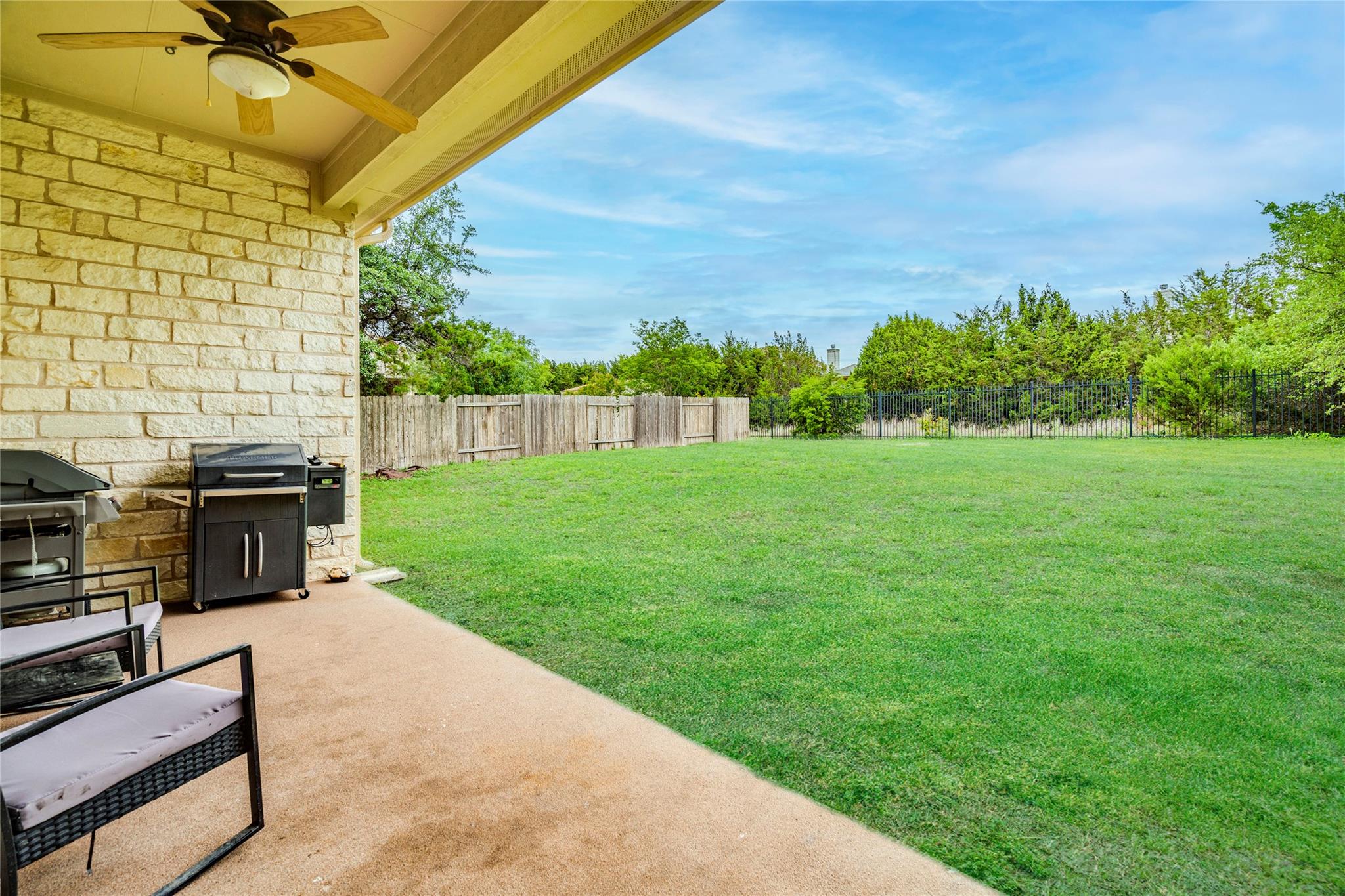 406 Ledge Stone Dr, Austin, TX 78737