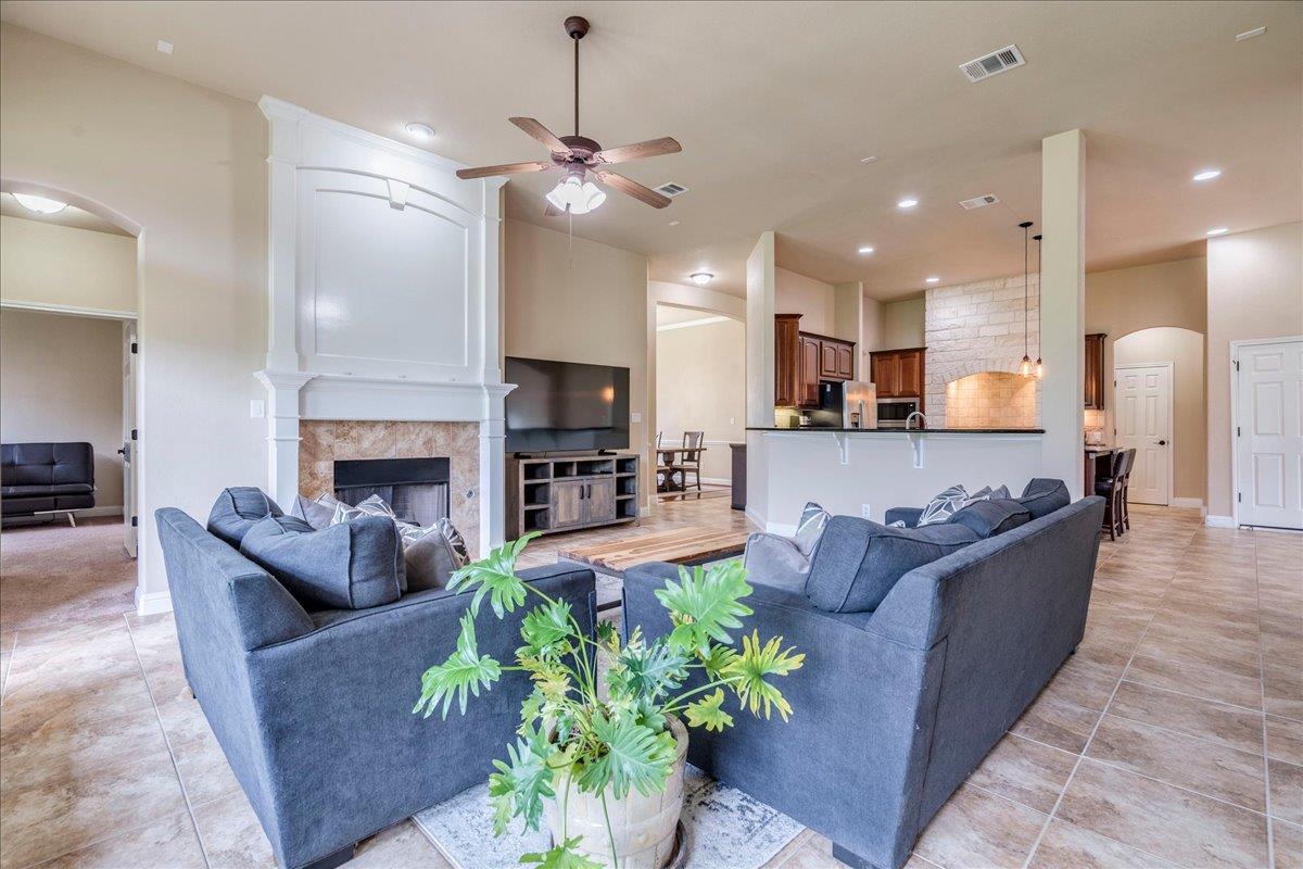 406 Ledge Stone Dr, Austin, TX 78737