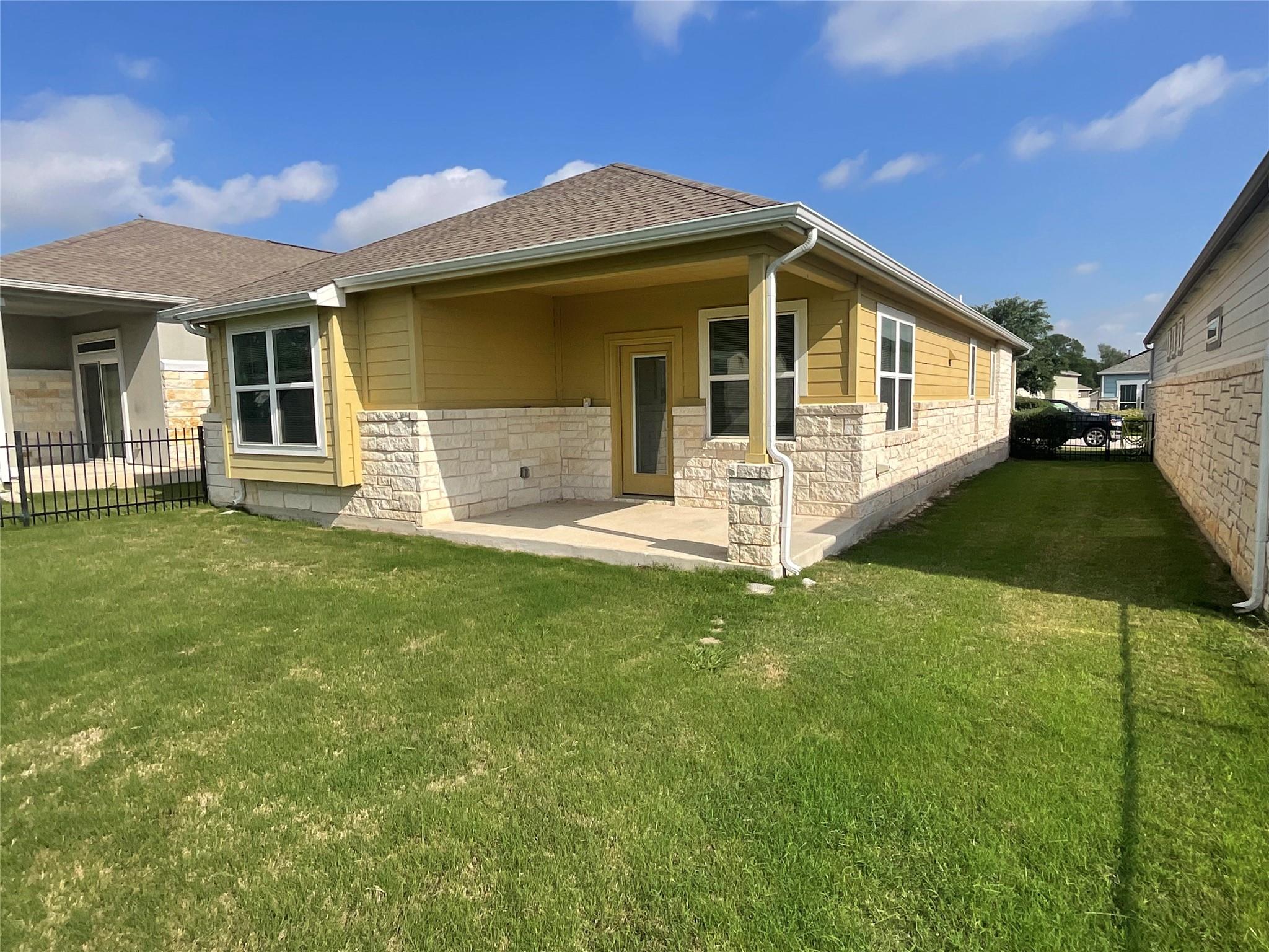 2800 Joe Dimaggio Blvd # 20, Round Rock, TX 78665