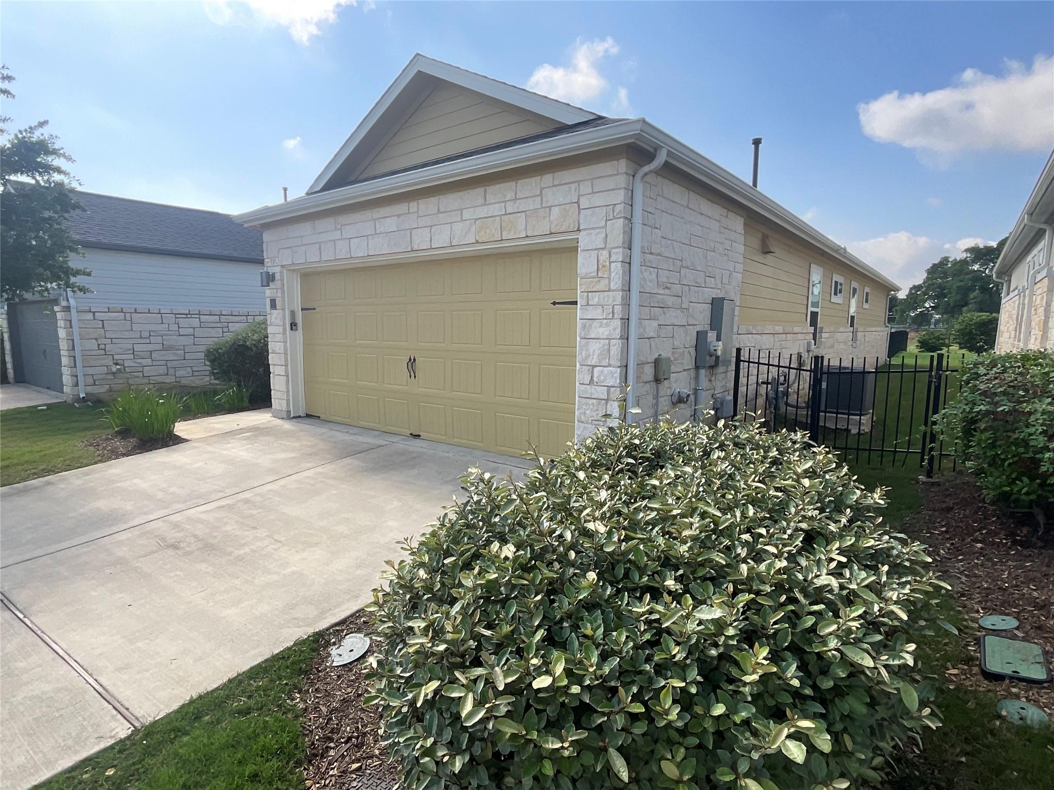 2800 Joe Dimaggio Blvd # 20, Round Rock, TX 78665