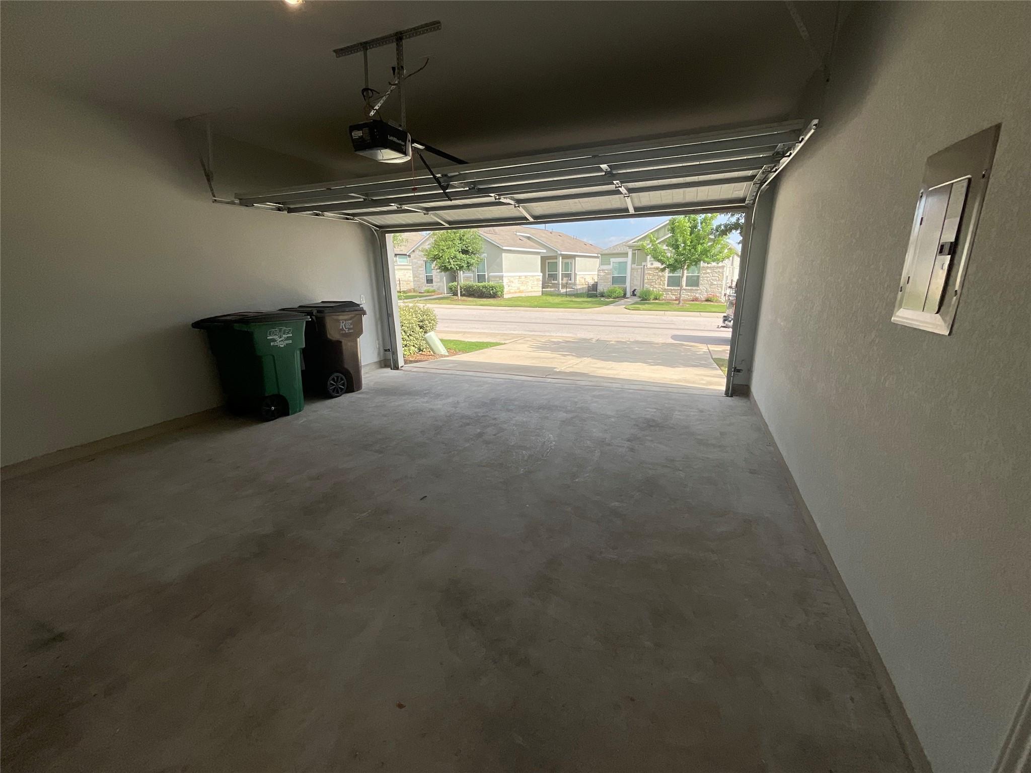 2800 Joe Dimaggio Blvd # 20, Round Rock, TX 78665