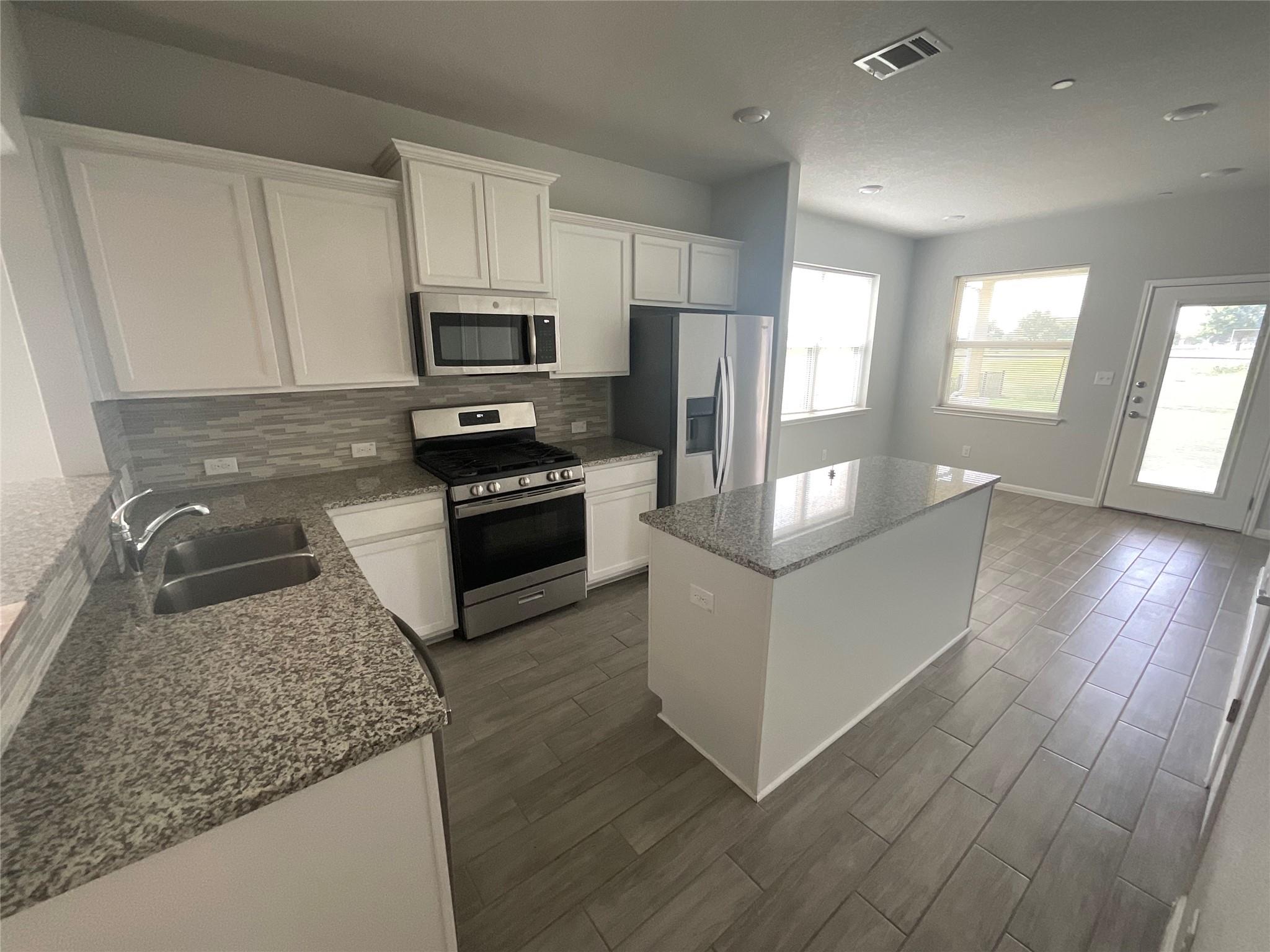 2800 Joe Dimaggio Blvd # 20, Round Rock, TX 78665