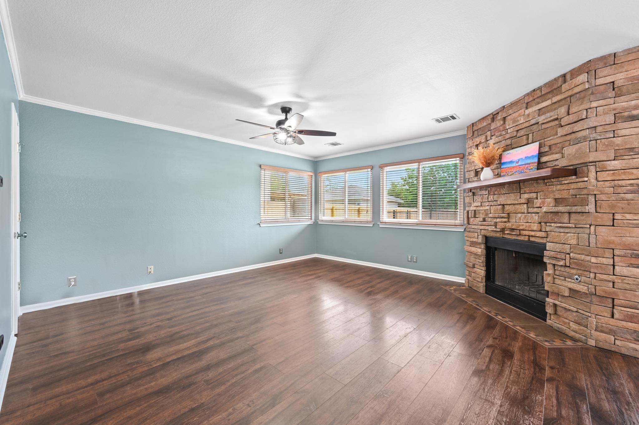 201 Tobin Dr, Buda, TX 78610