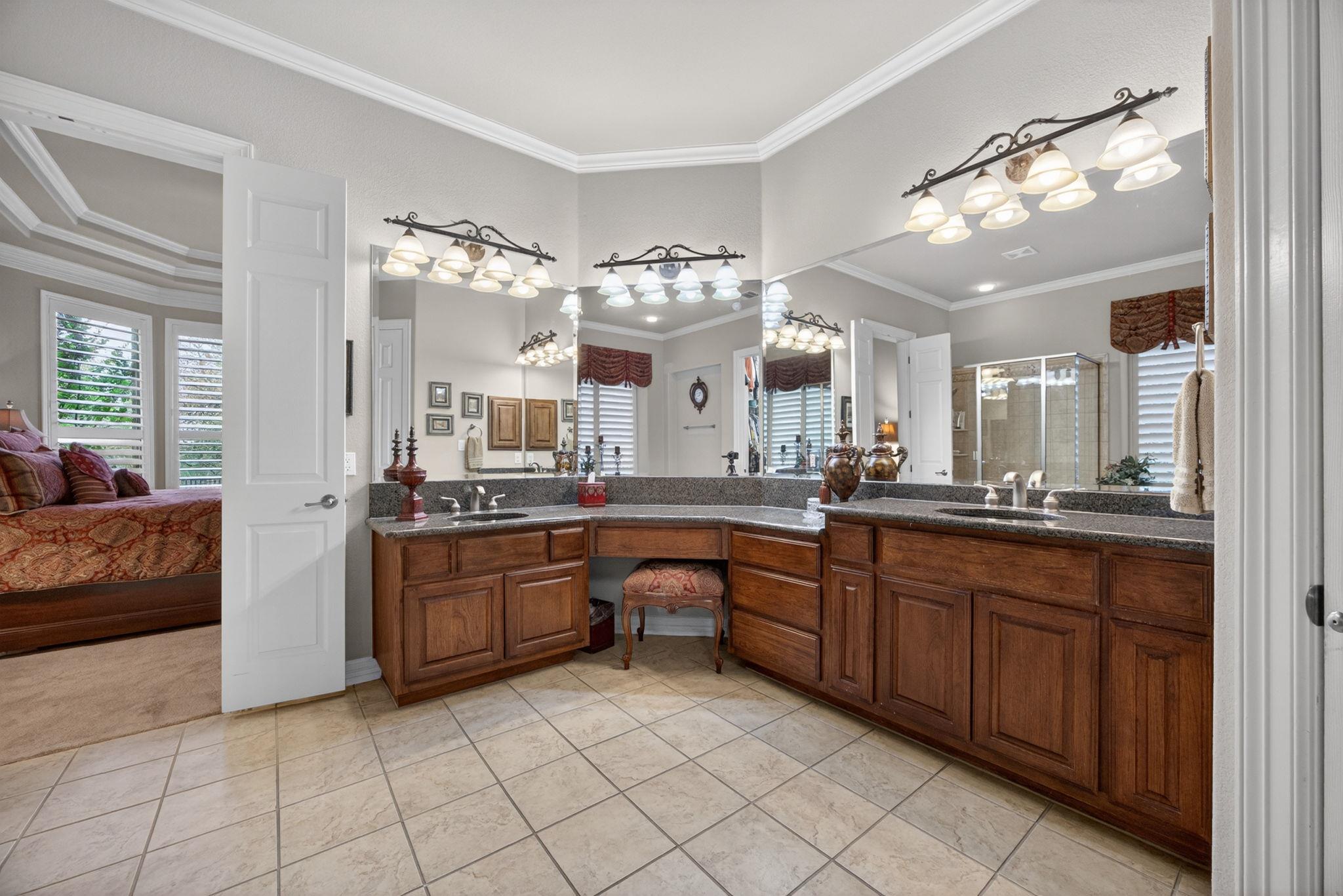 10500 Avery Club Dr # 10, Austin, TX 78717