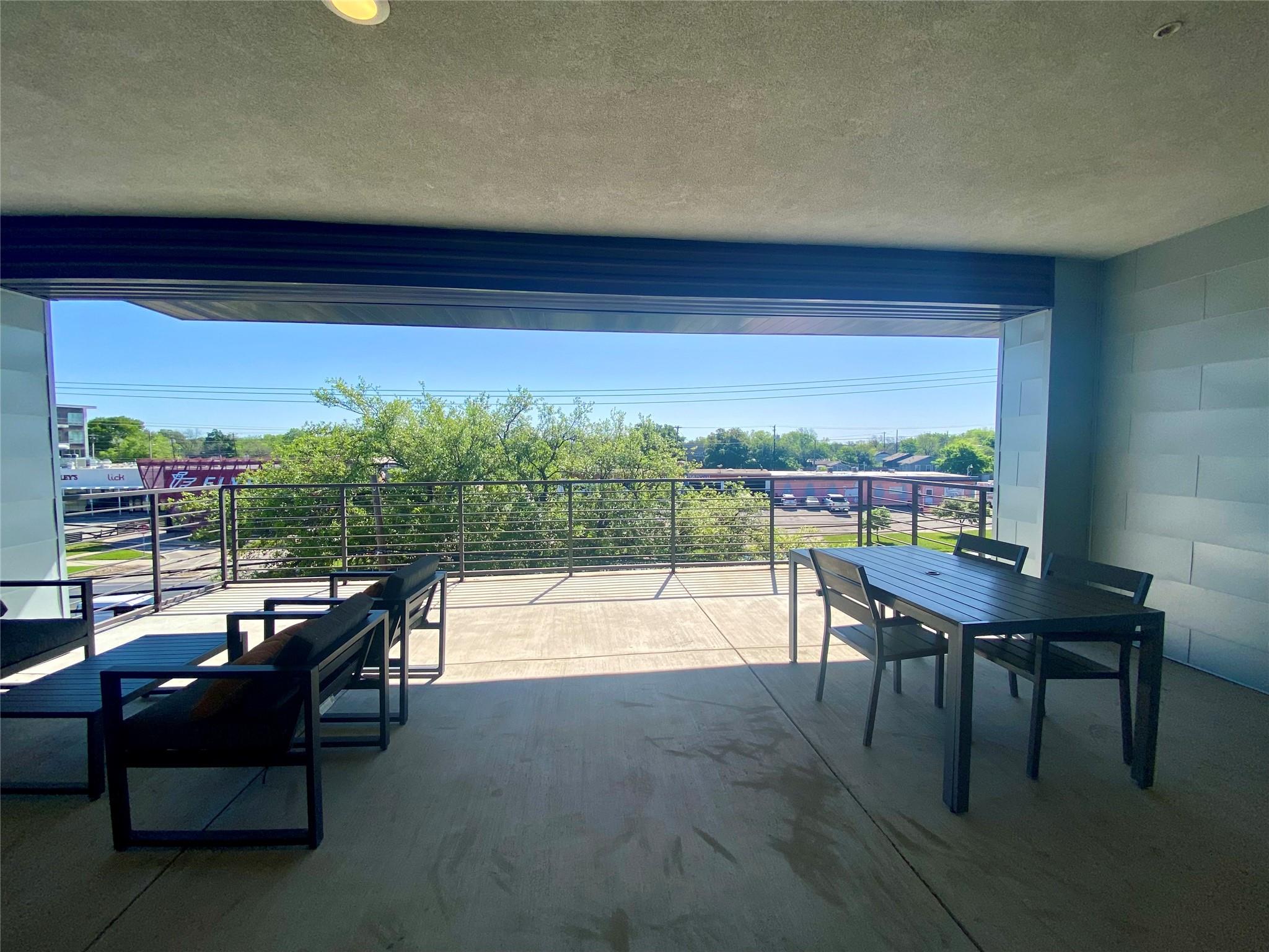 6444 Burnet Rd # 203, Austin, TX 78757