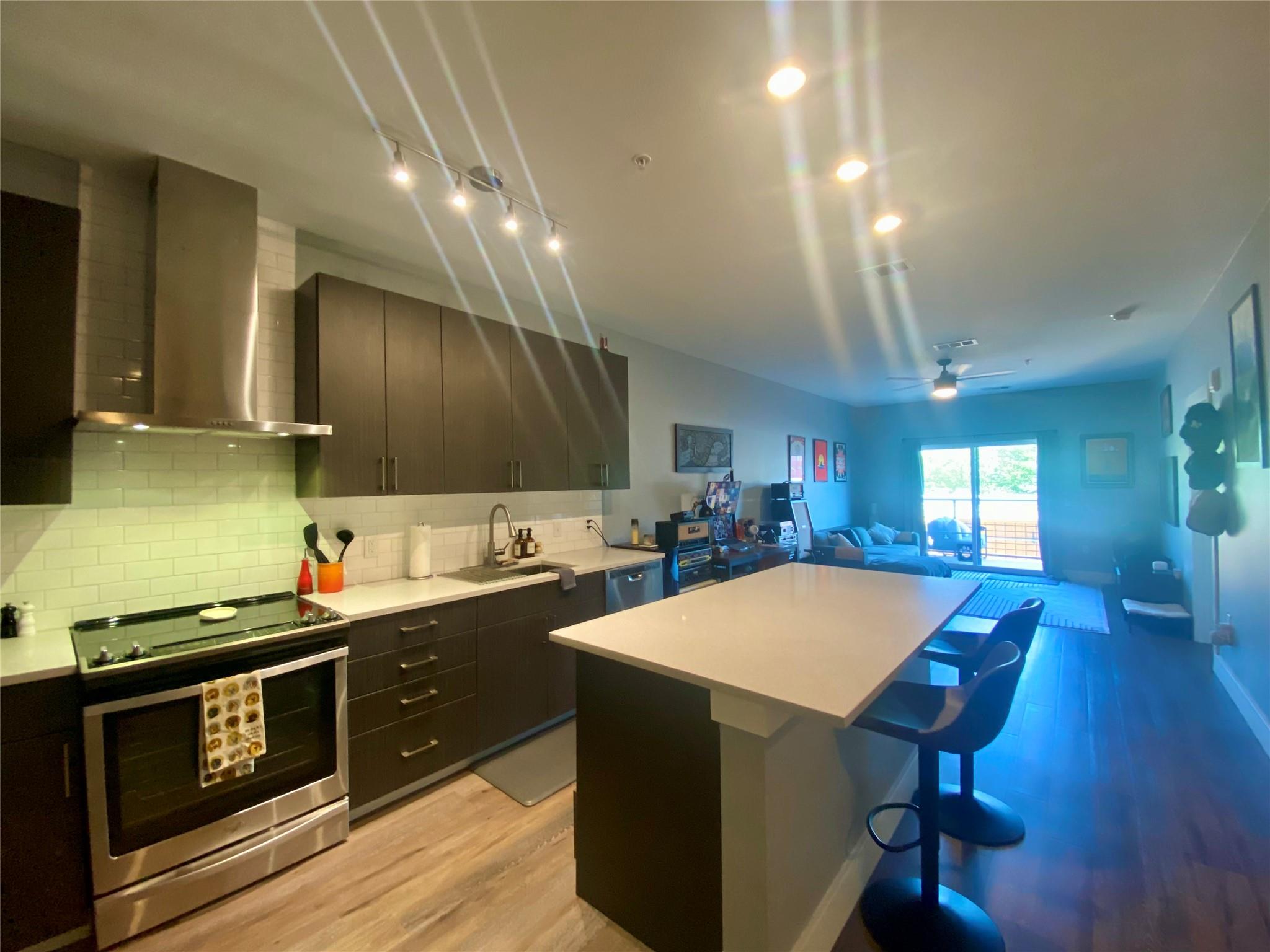 6444 Burnet Rd # 203, Austin, TX 78757