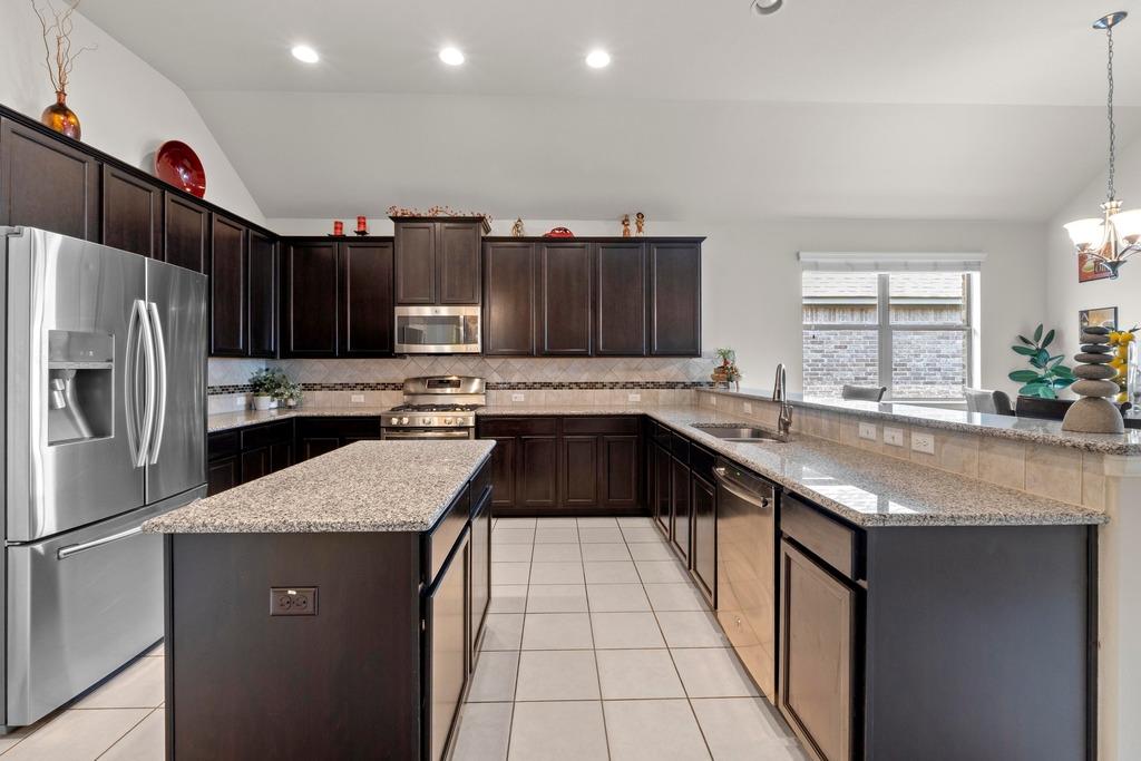 2204 Granite Hill Dr, Leander, TX 78641