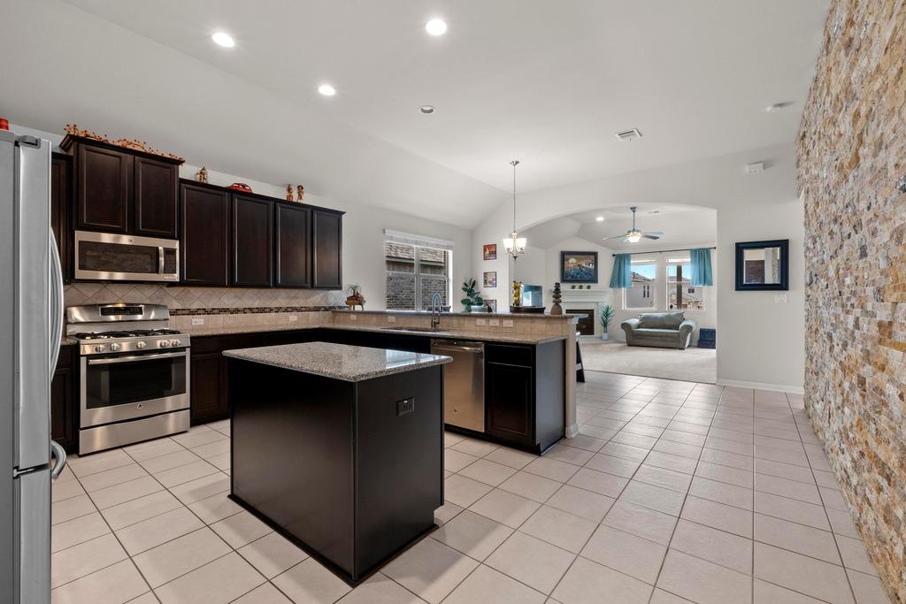 2204 Granite Hill Dr, Leander, TX 78641