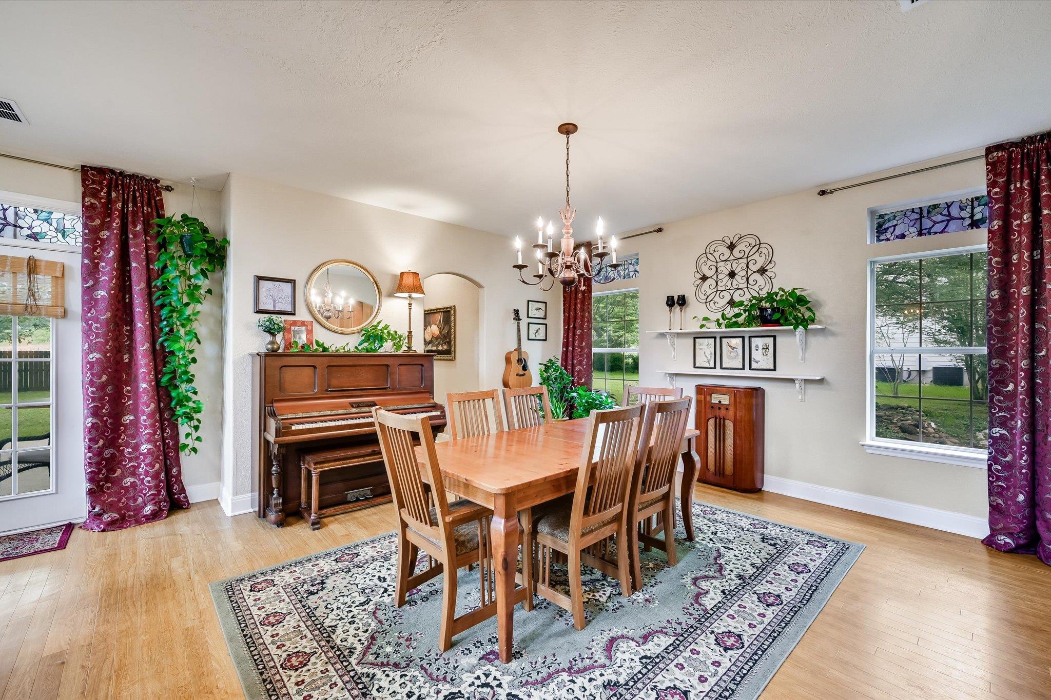 220 2 Mile Ln, Smithville, TX 78957