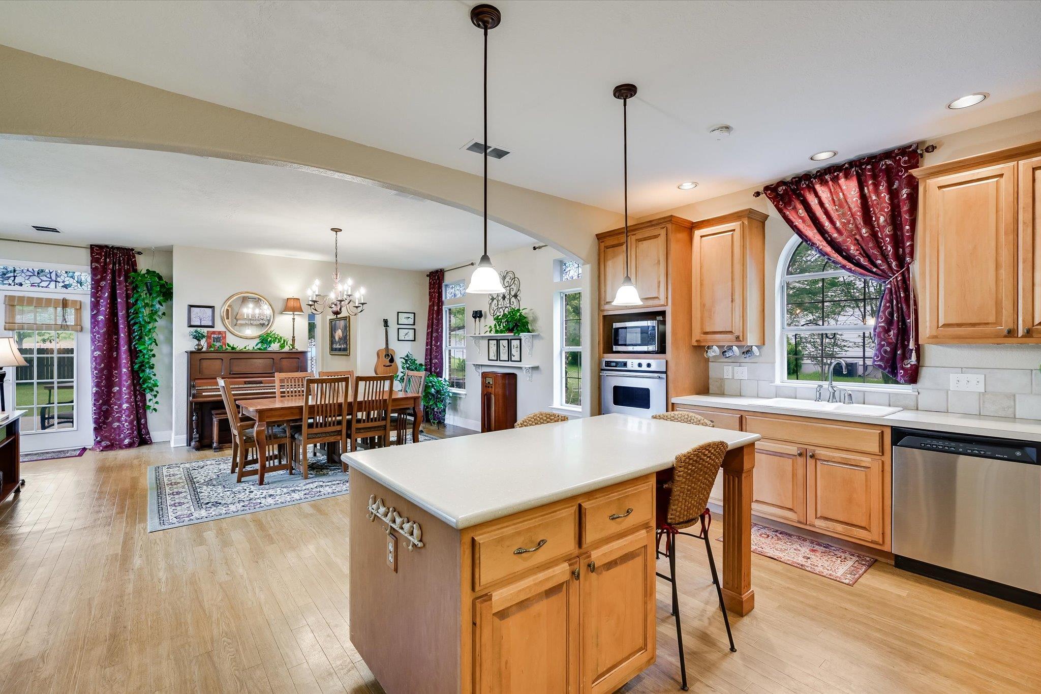 220 2 Mile Ln, Smithville, TX 78957