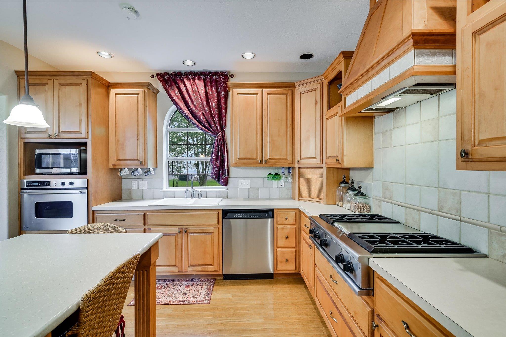 220 2 Mile Ln, Smithville, TX 78957