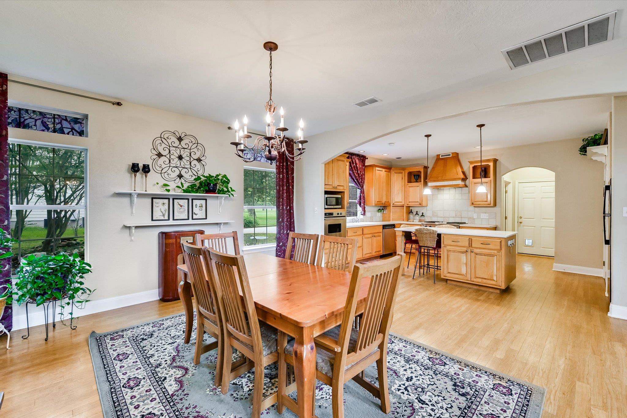 220 2 Mile Ln, Smithville, TX 78957