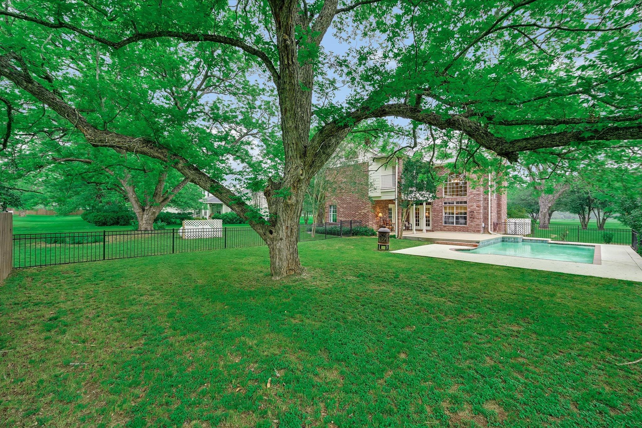 220 2 Mile Ln, Smithville, TX 78957