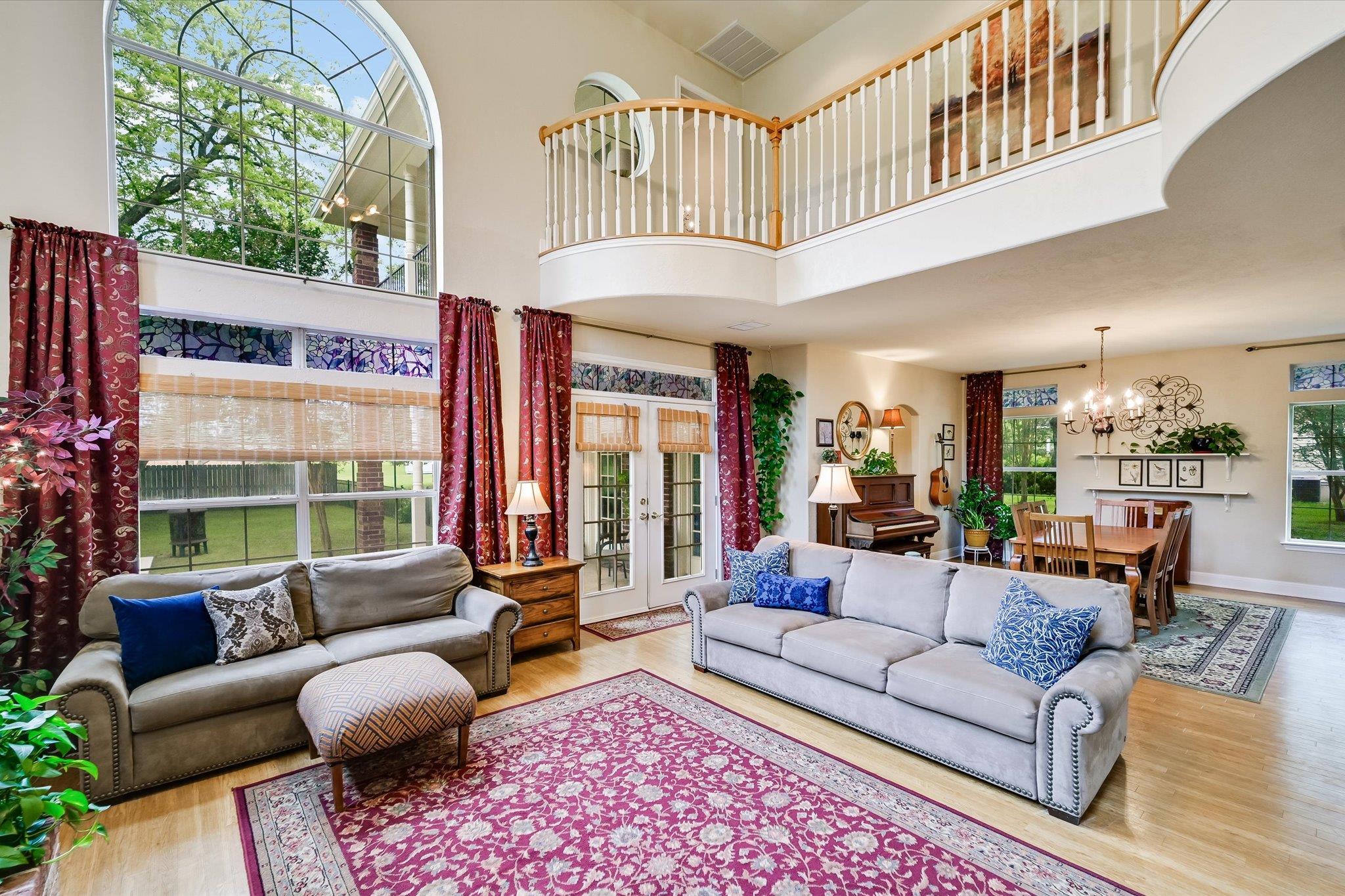 220 2 Mile Ln, Smithville, TX 78957